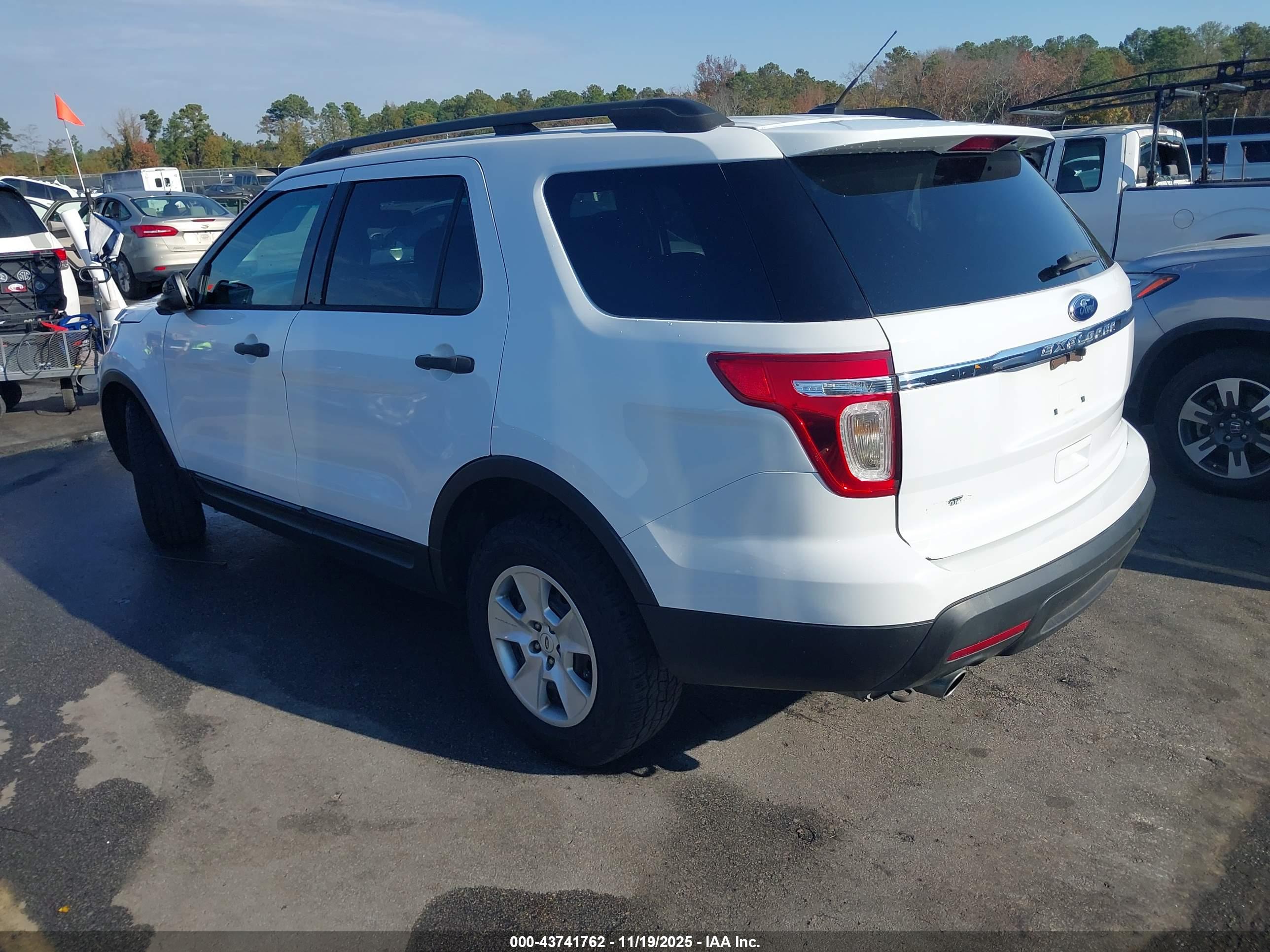 FORD EXPLORER image 3