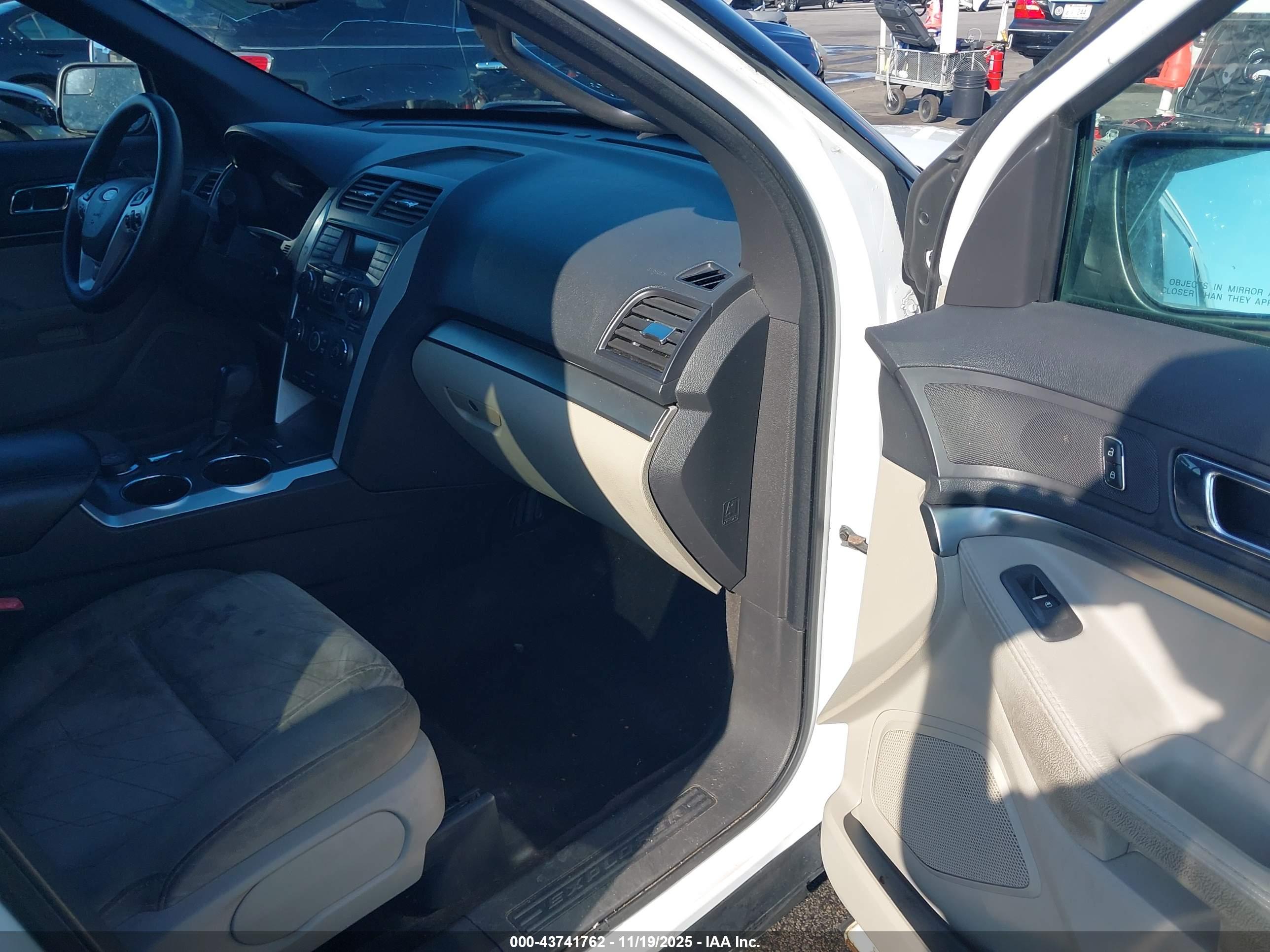 FORD EXPLORER image 5