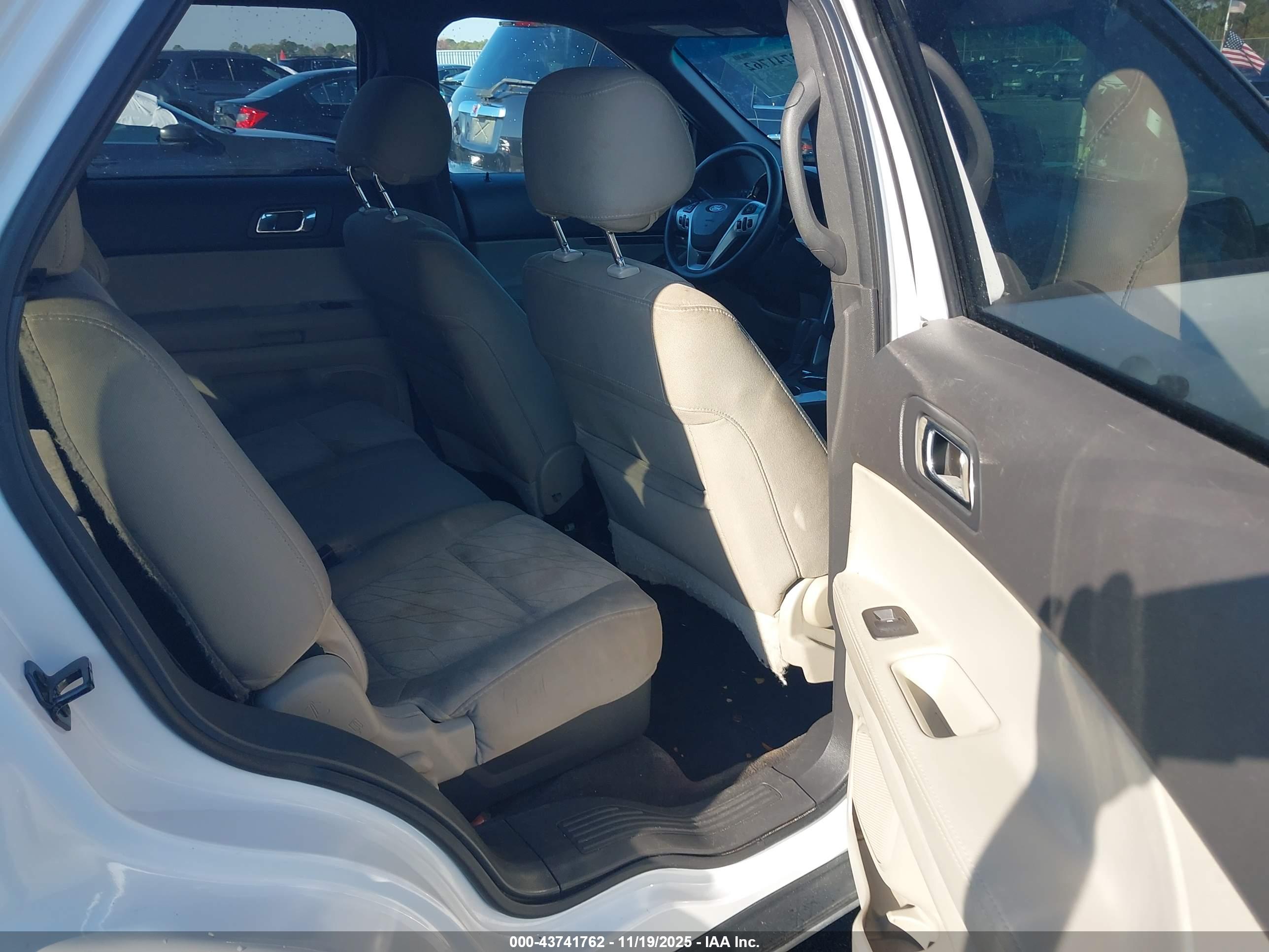FORD EXPLORER image 8