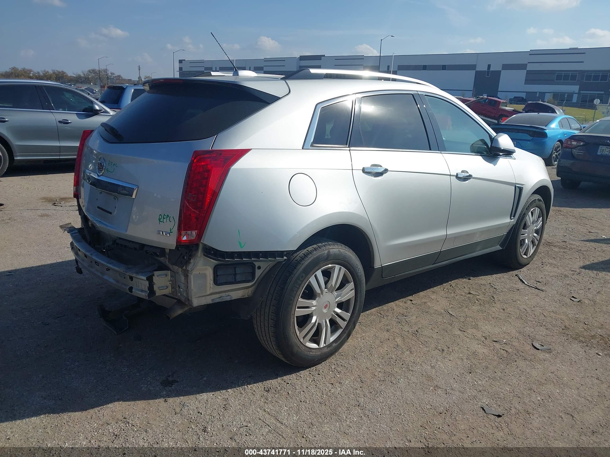 CADILLAC SRX image 4