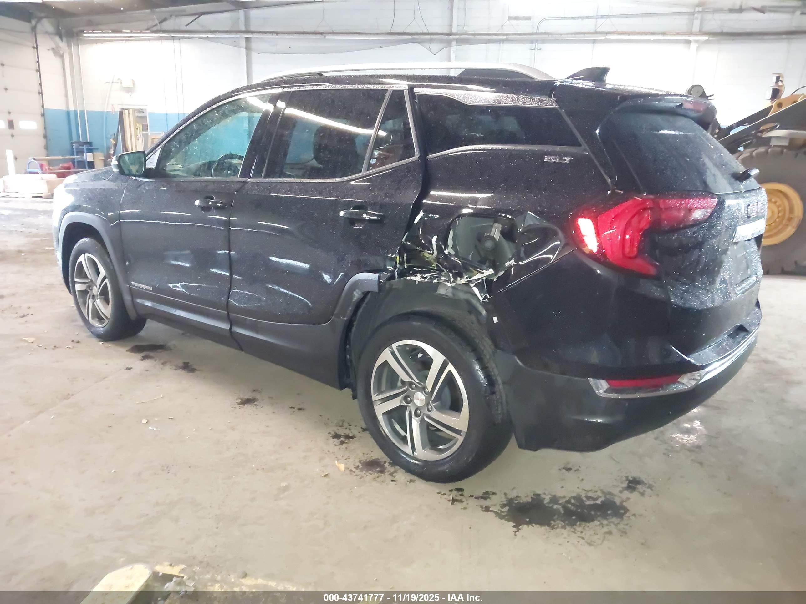 GMC TERRAIN image 3