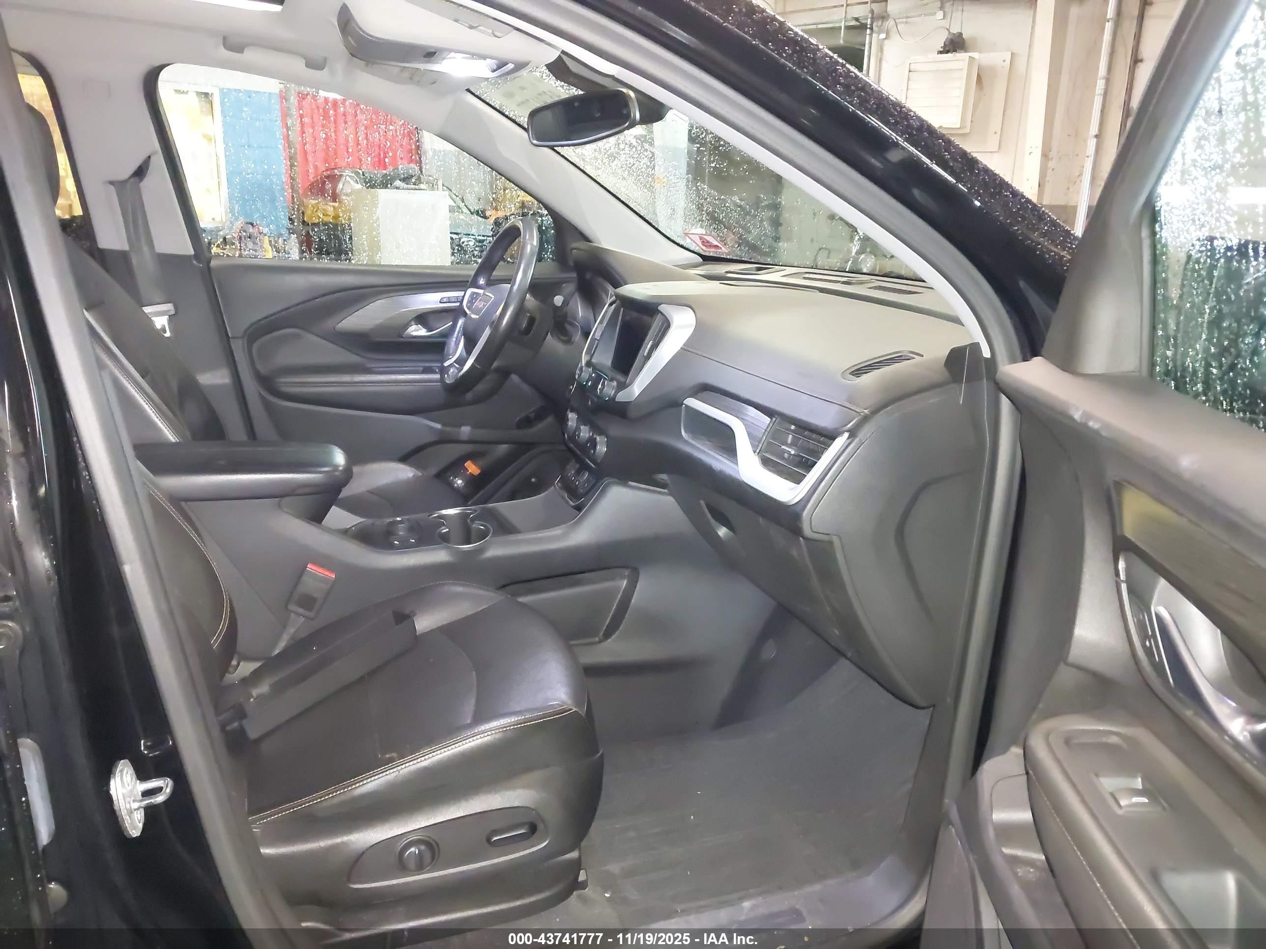 GMC TERRAIN image 5