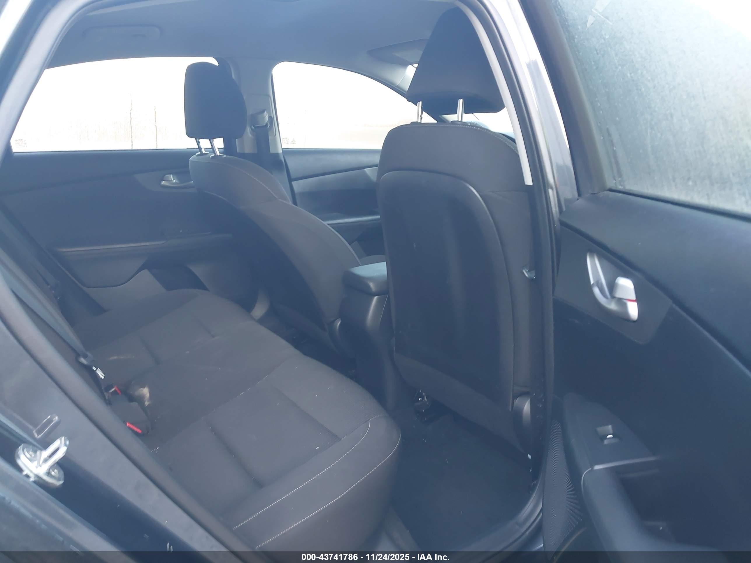 KIA FORTE image 8