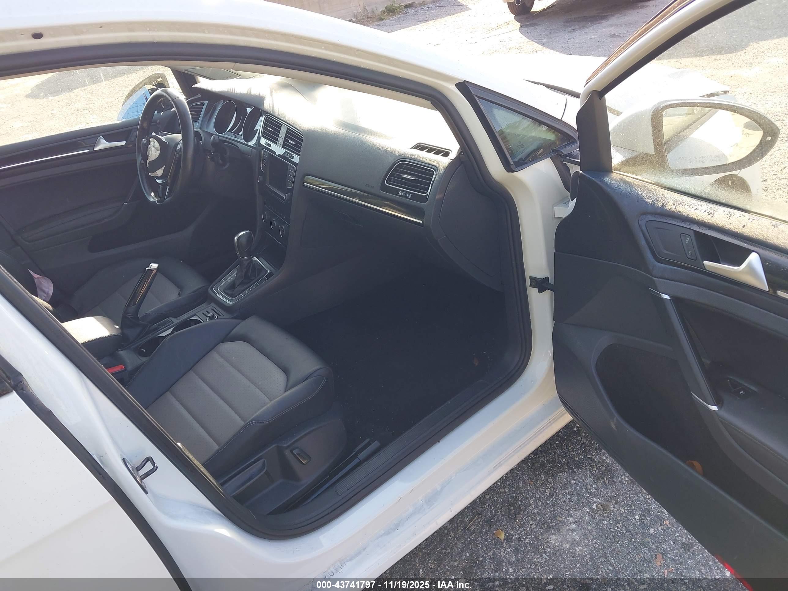 VOLKSWAGEN GOLF image 5