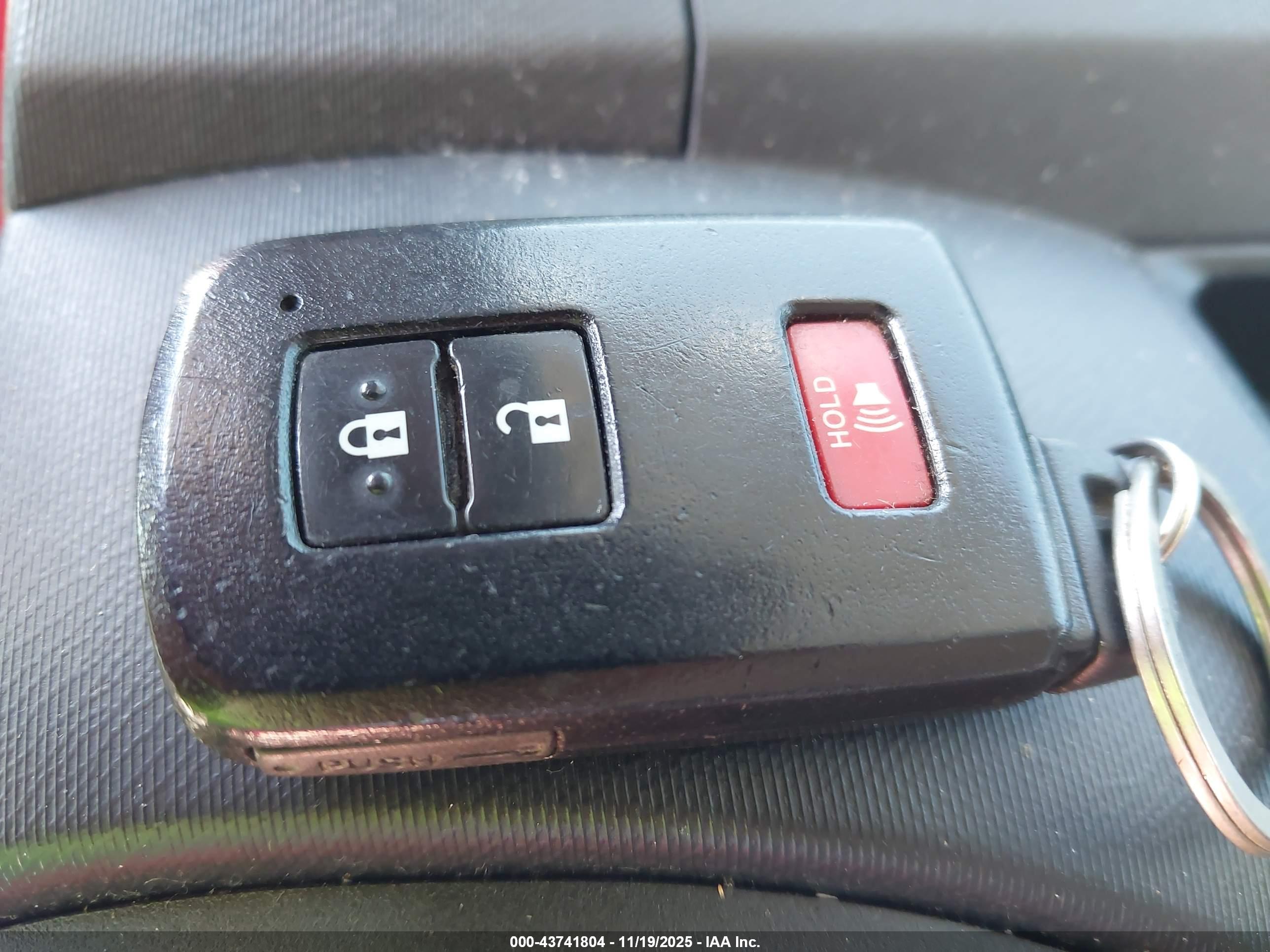 TOYOTA PRIUS image 11