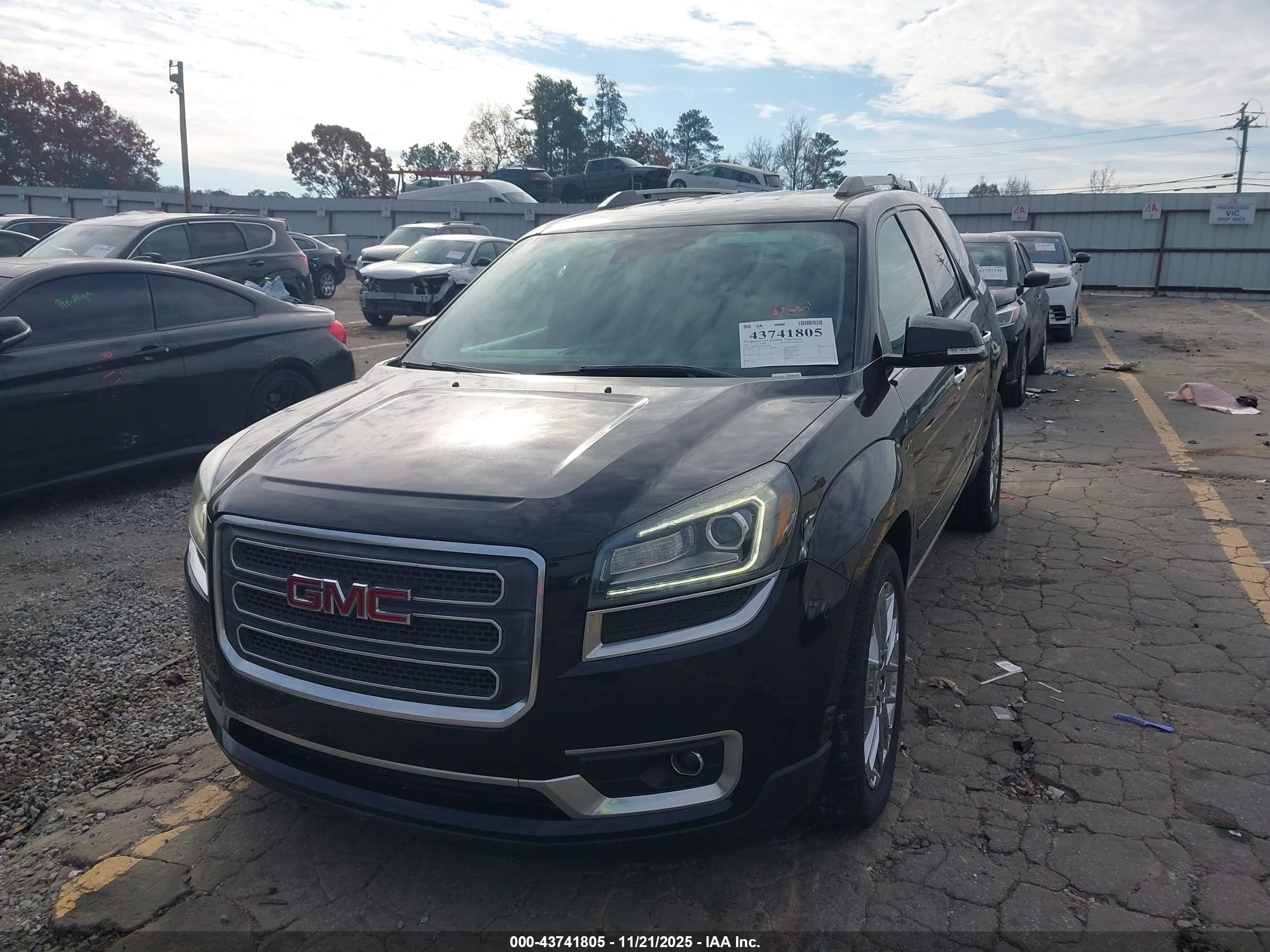 GMC ACADIA image 2