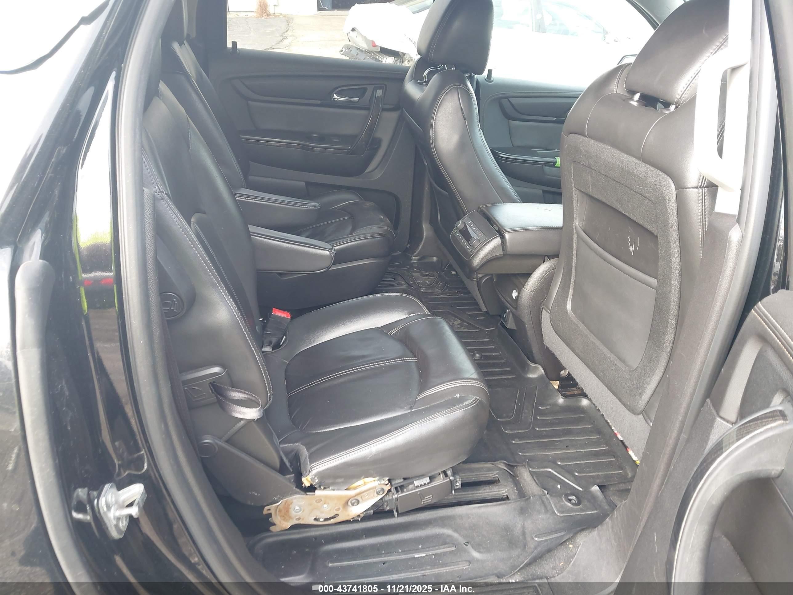GMC ACADIA image 8