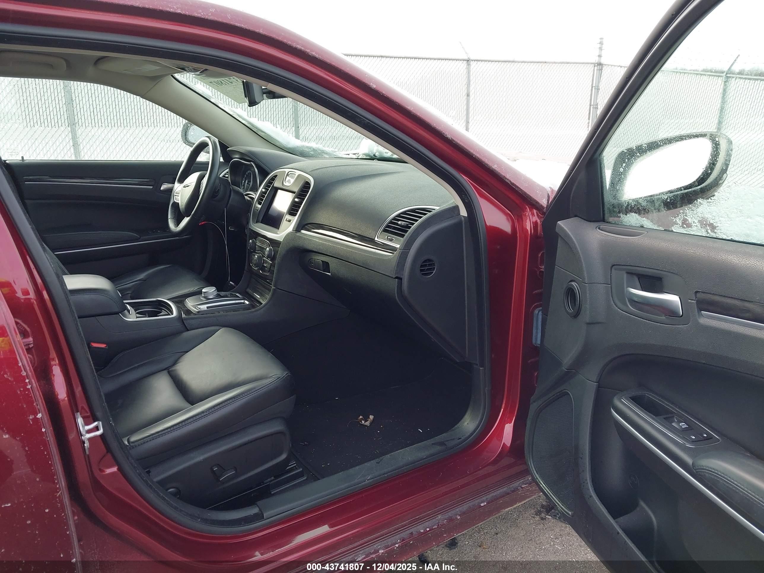 CHRYSLER 300 image 5