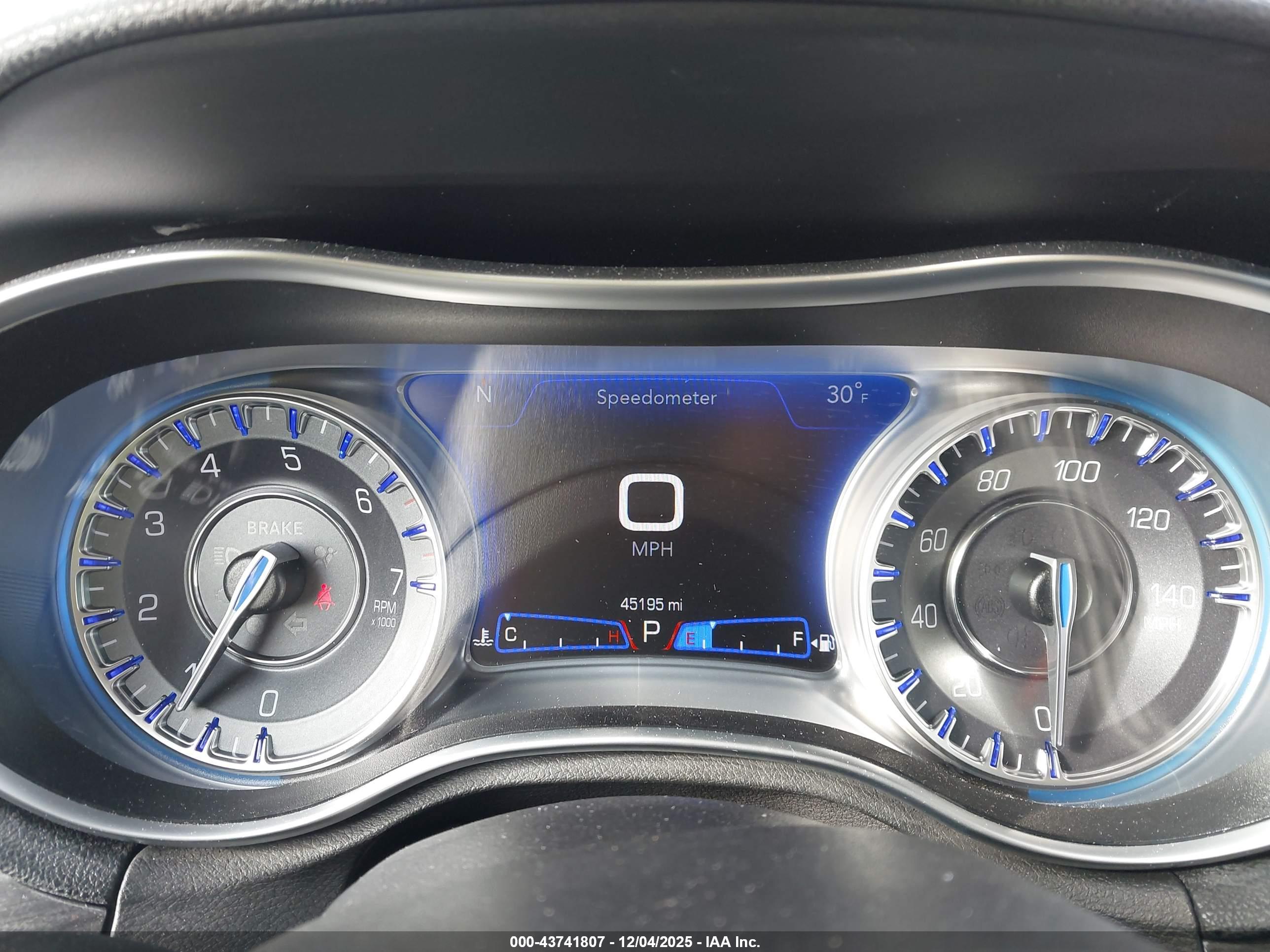 CHRYSLER 300 image 7