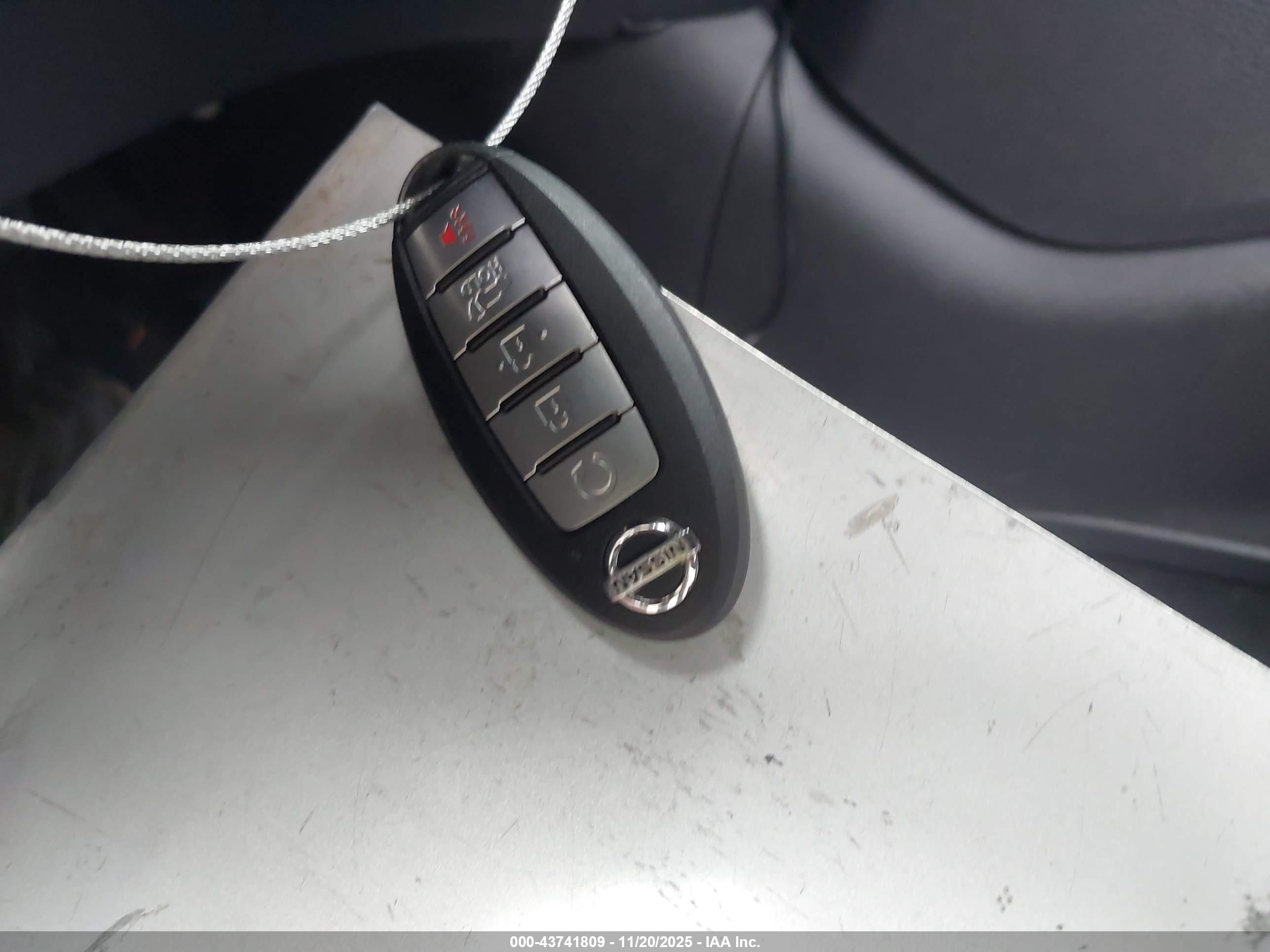 NISSAN ROGUE image 11