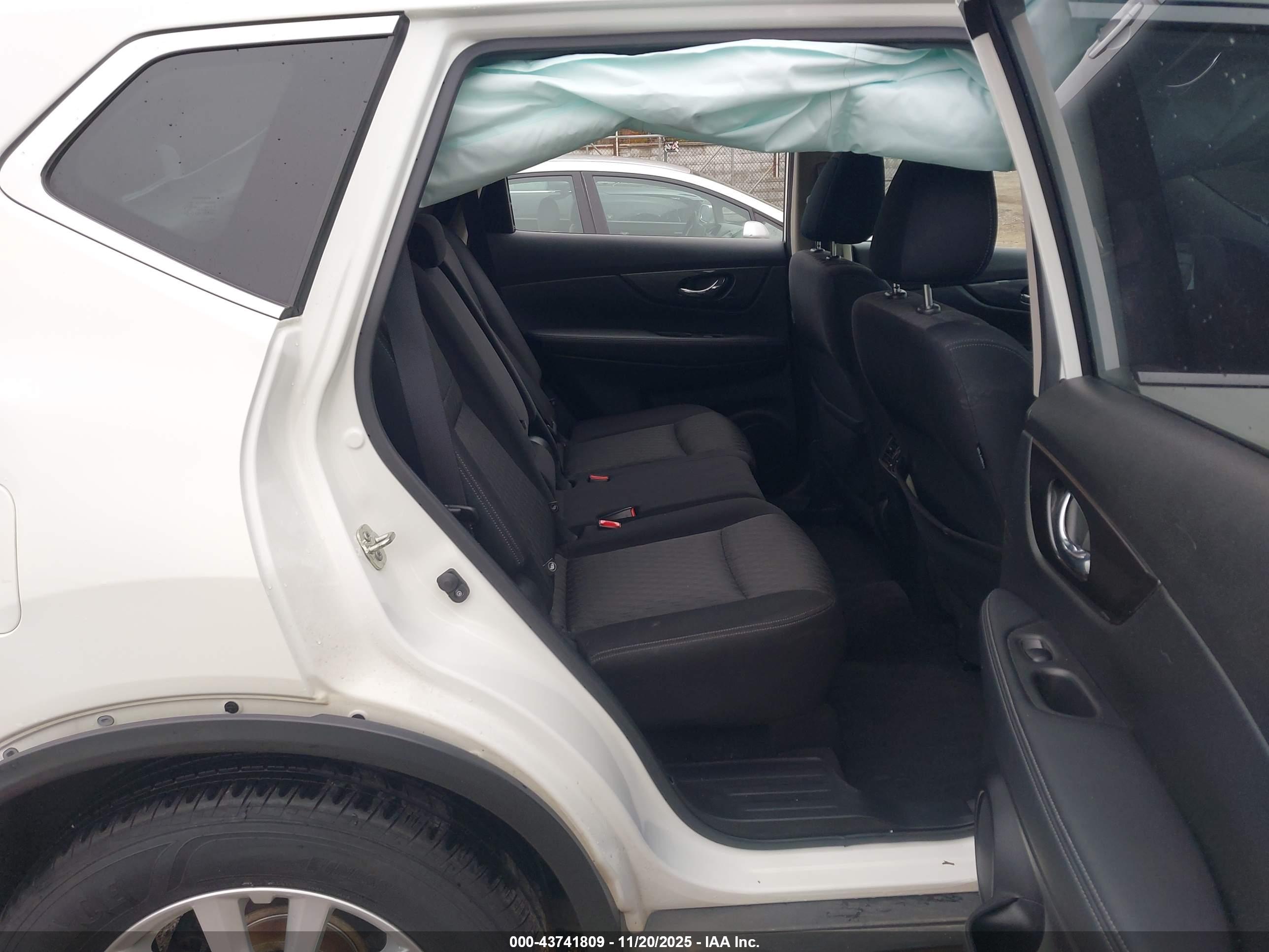 NISSAN ROGUE image 8