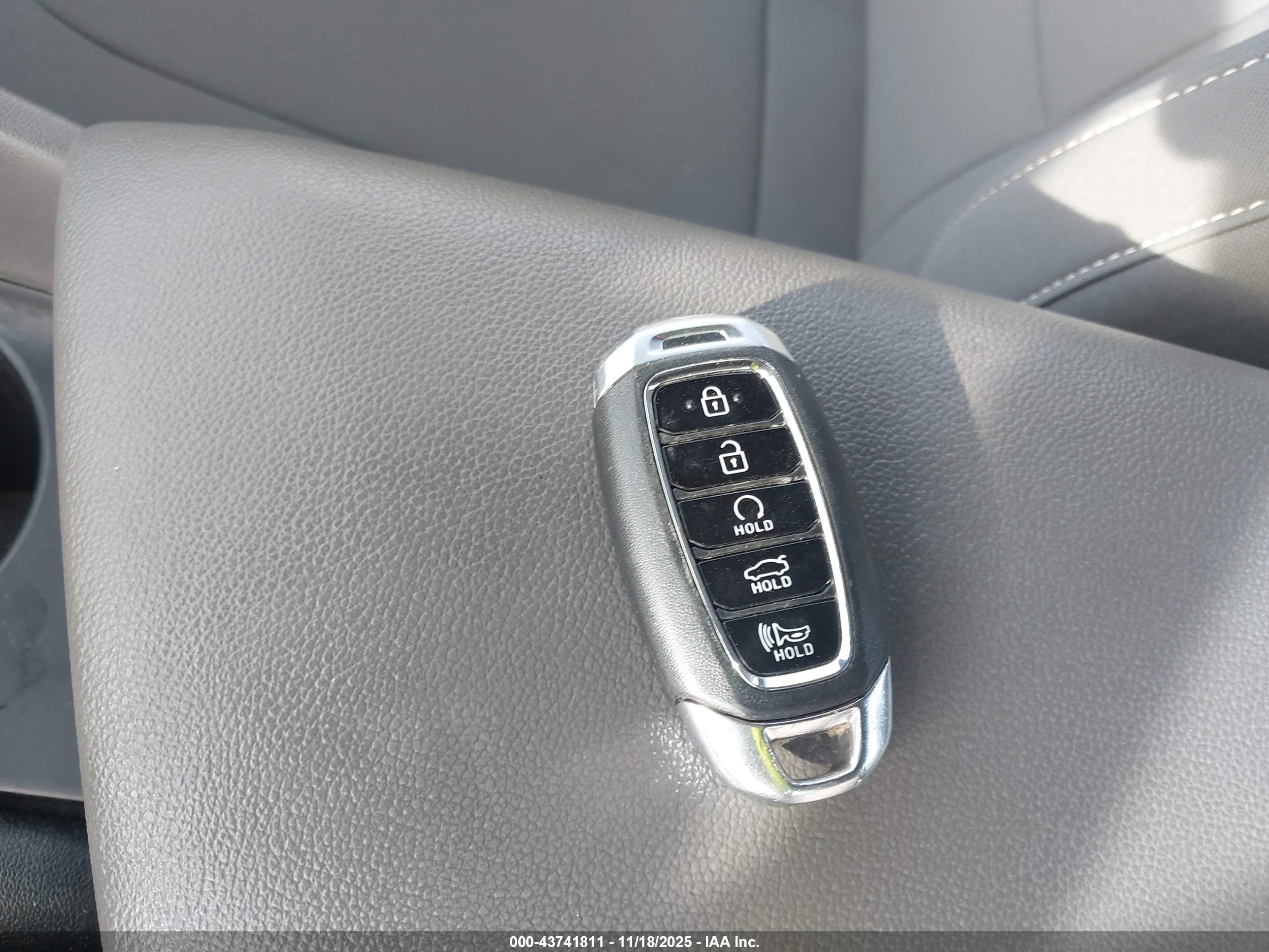 HYUNDAI ELANTRA image 11