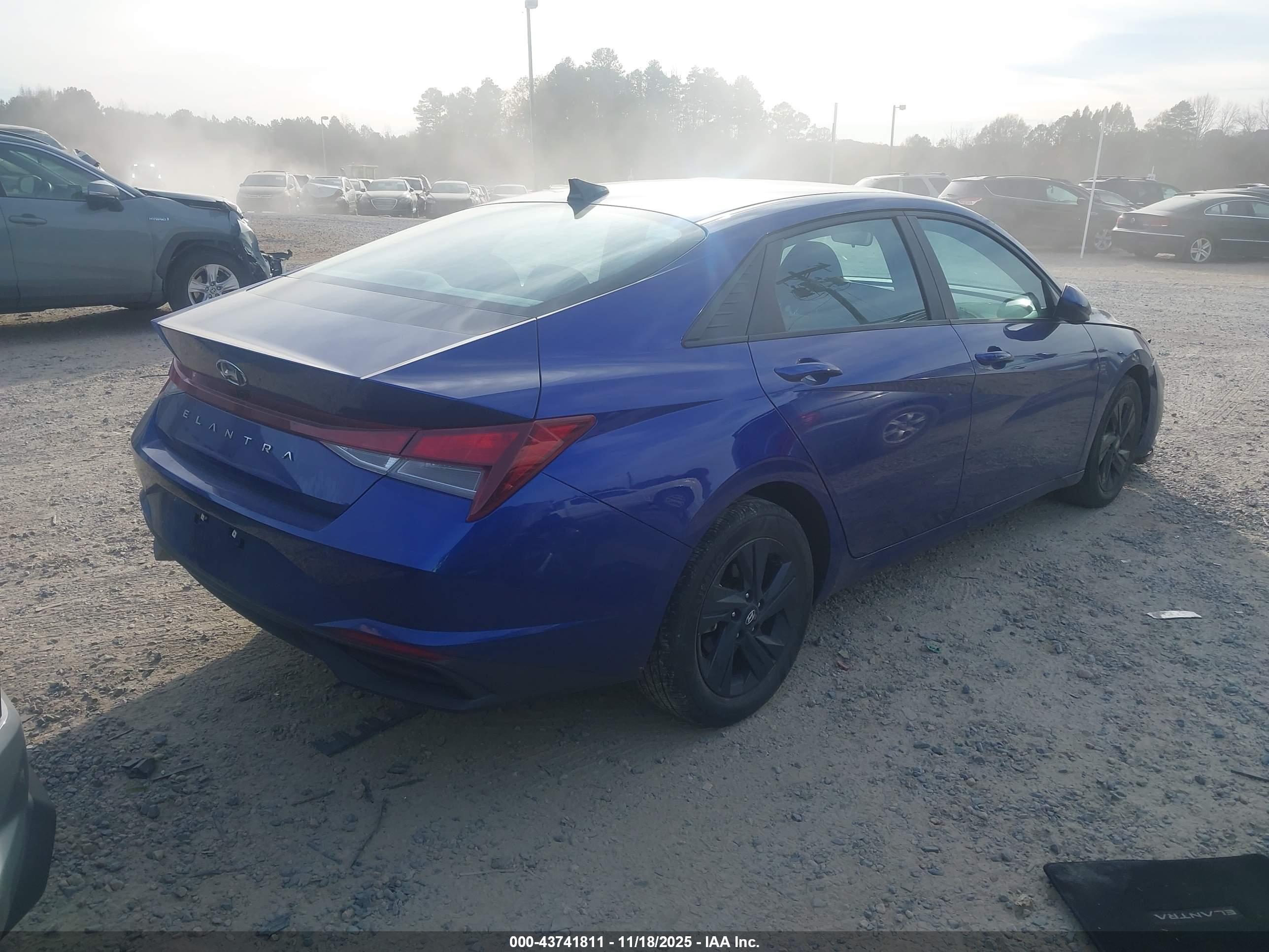 HYUNDAI ELANTRA image 4