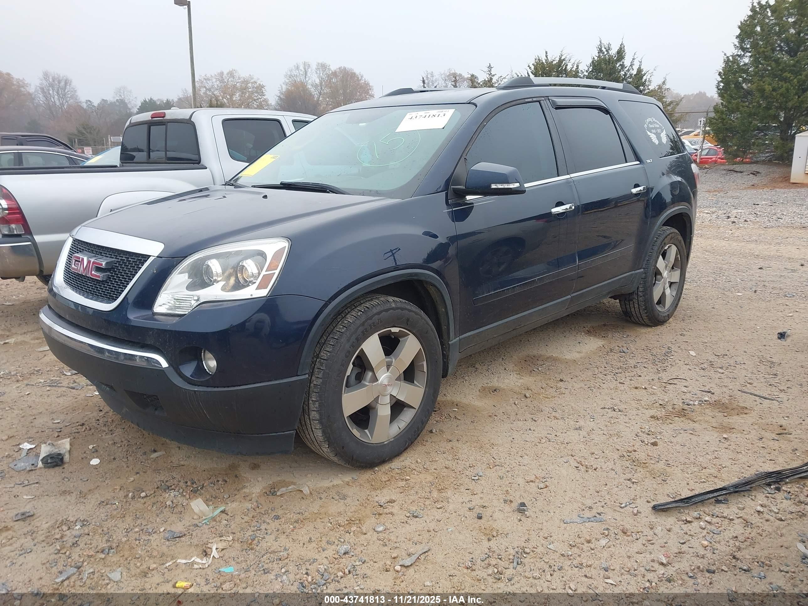 GMC ACADIA image 2