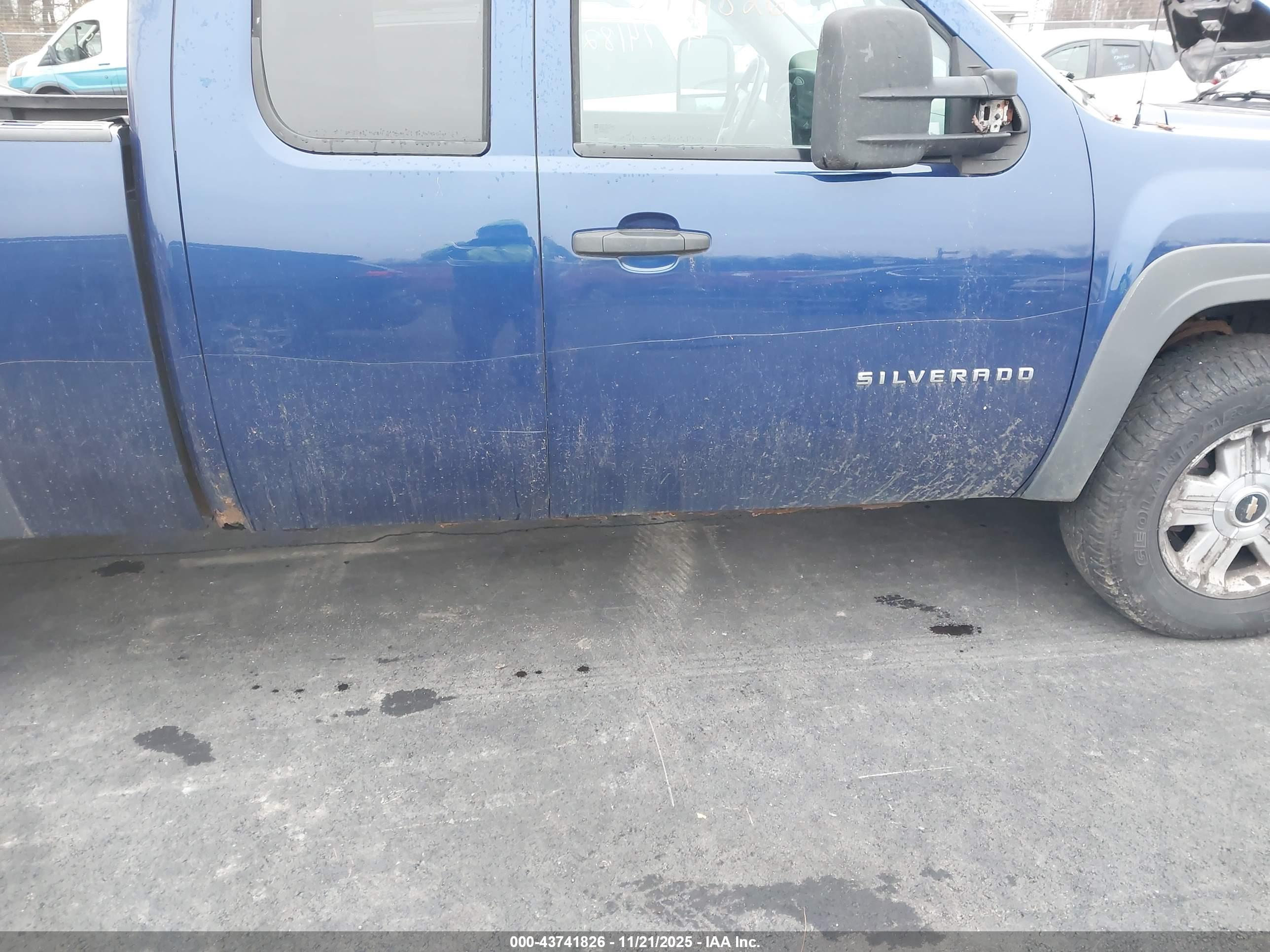 CHEVROLET SILVERADO image 6