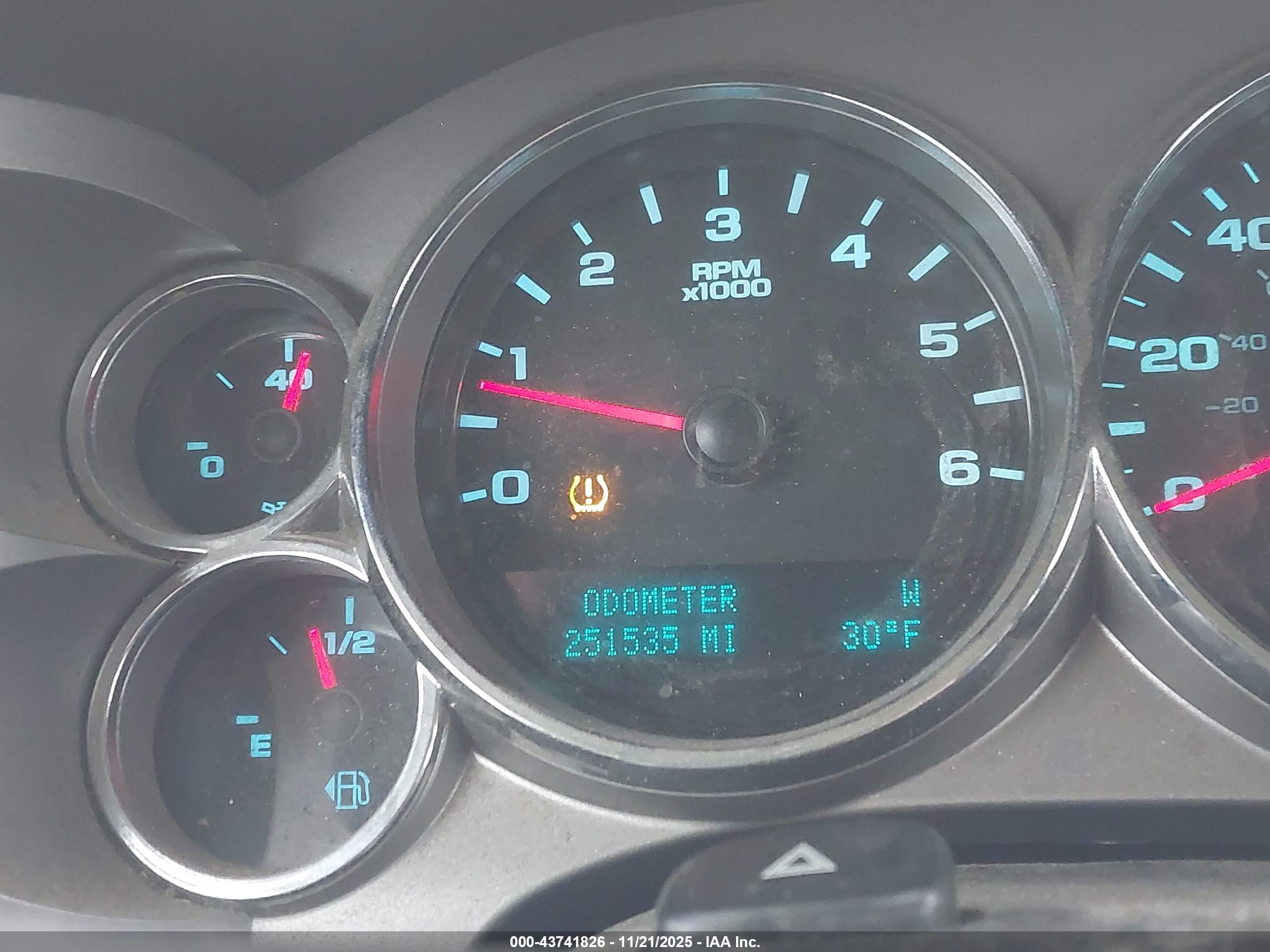 CHEVROLET SILVERADO image 7