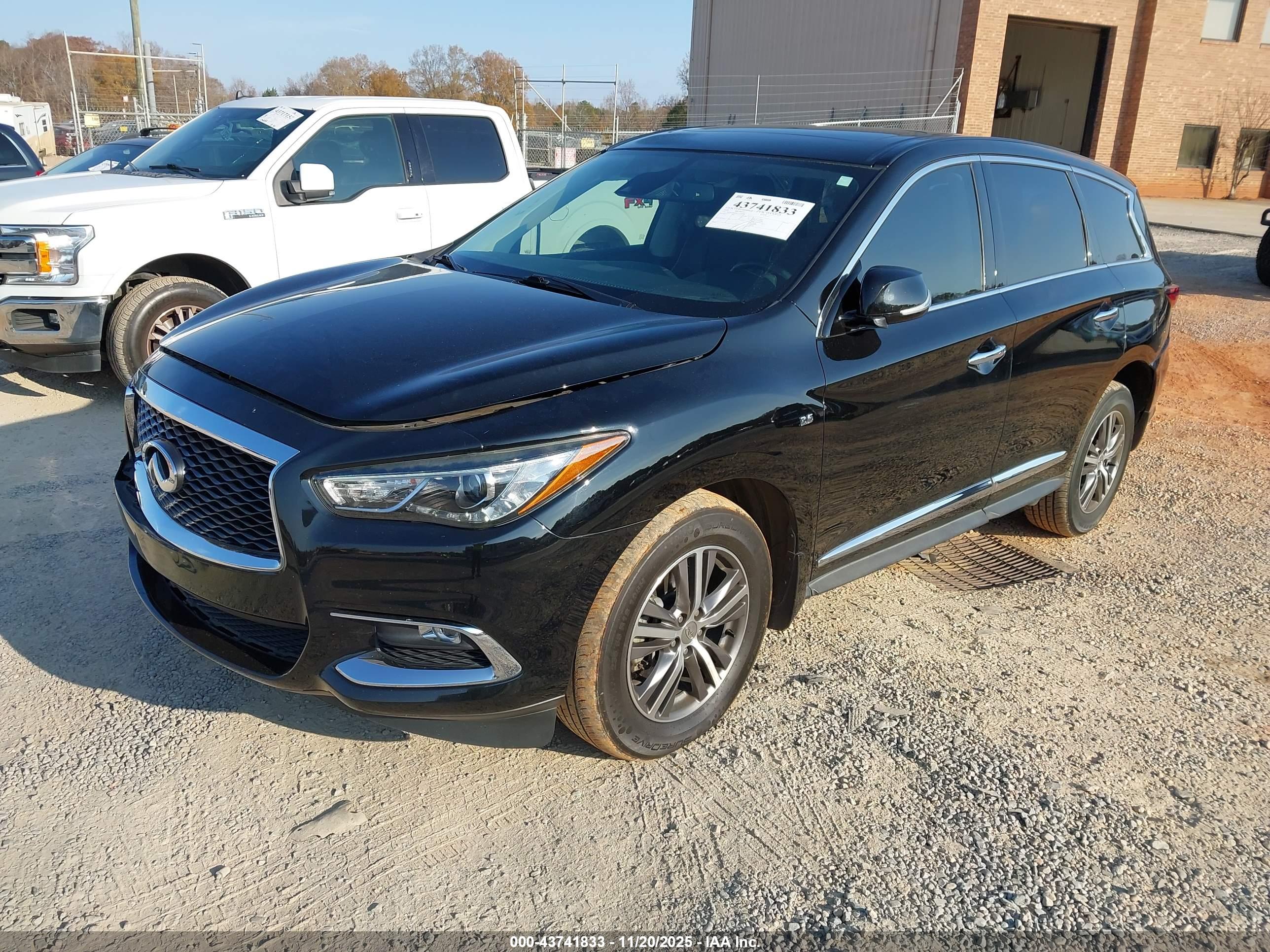 INFINITI QX60 image 2