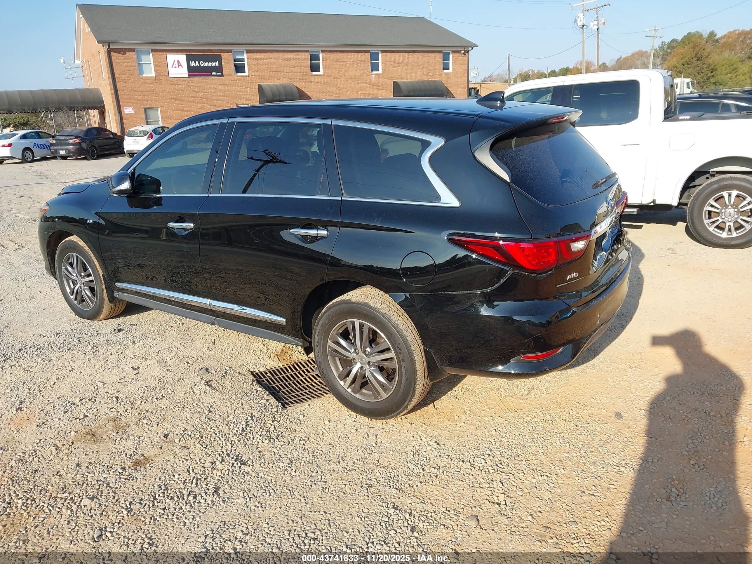 INFINITI QX60 image 3