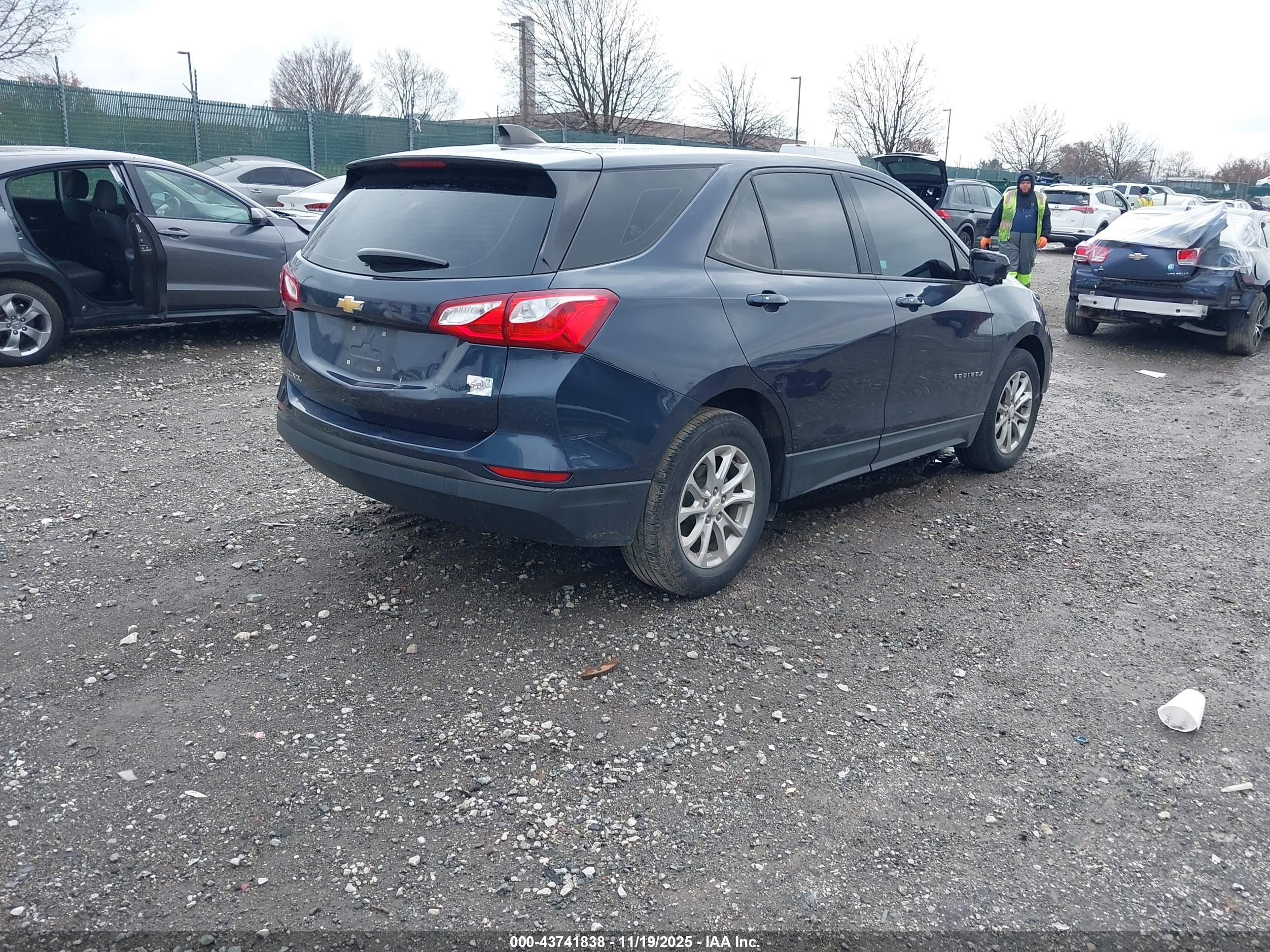 CHEVROLET EQUINOX image 4