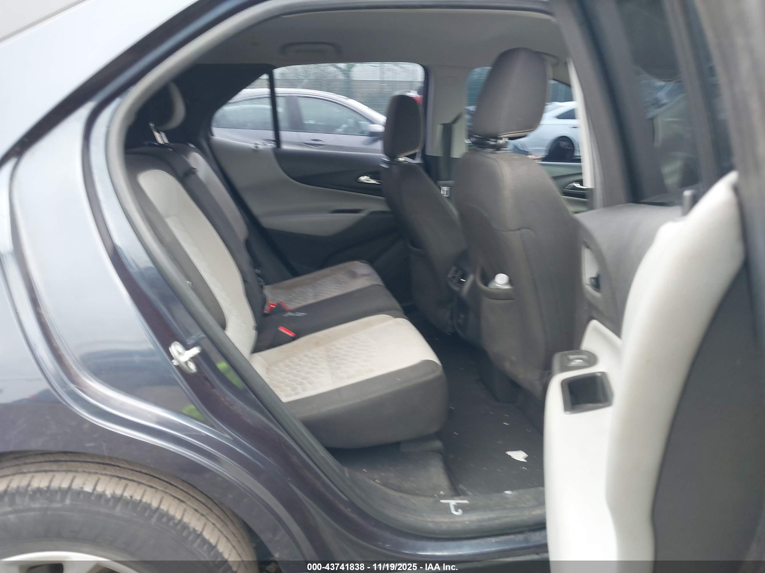 CHEVROLET EQUINOX image 8