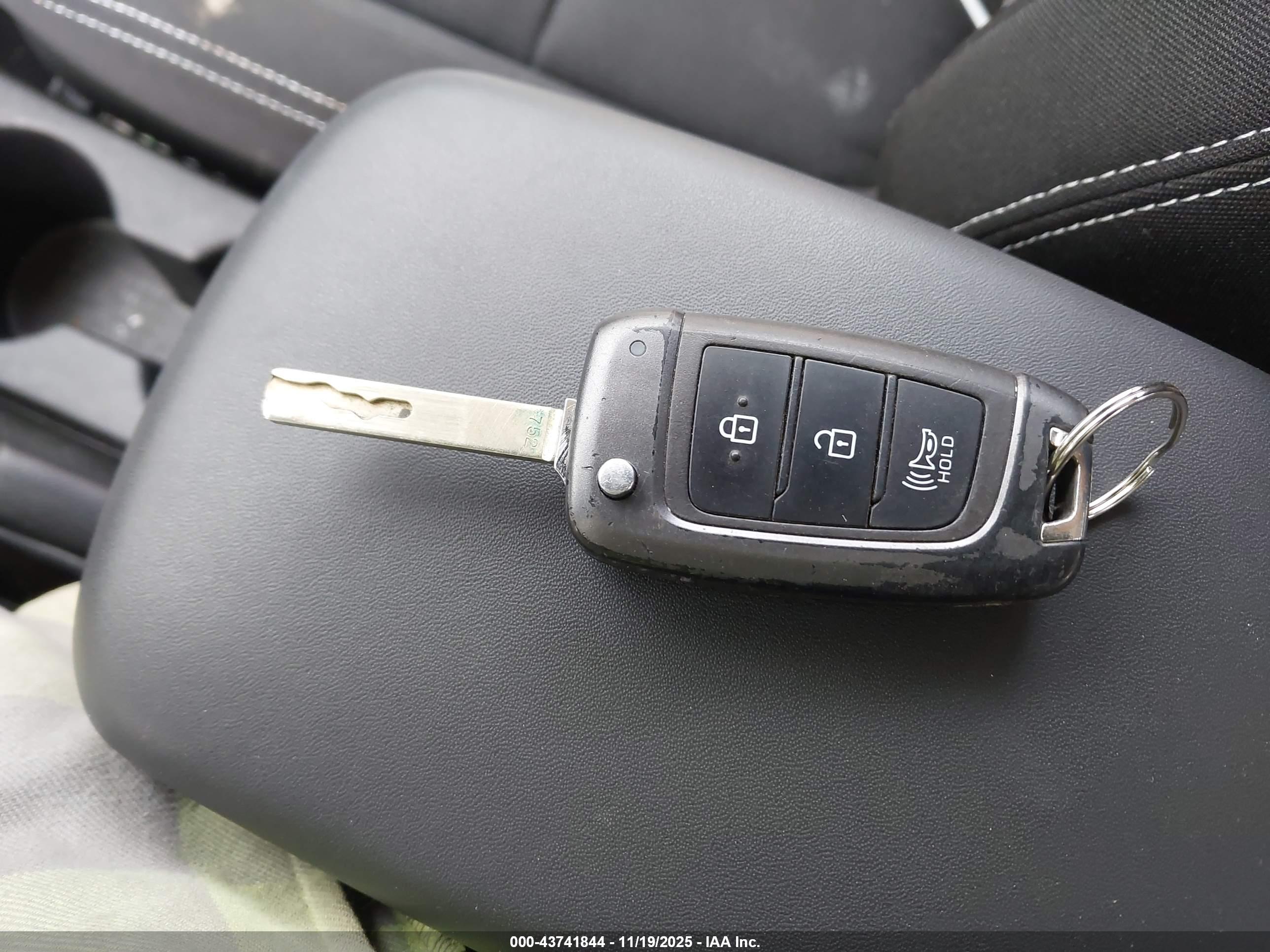 HYUNDAI VENUE image 11