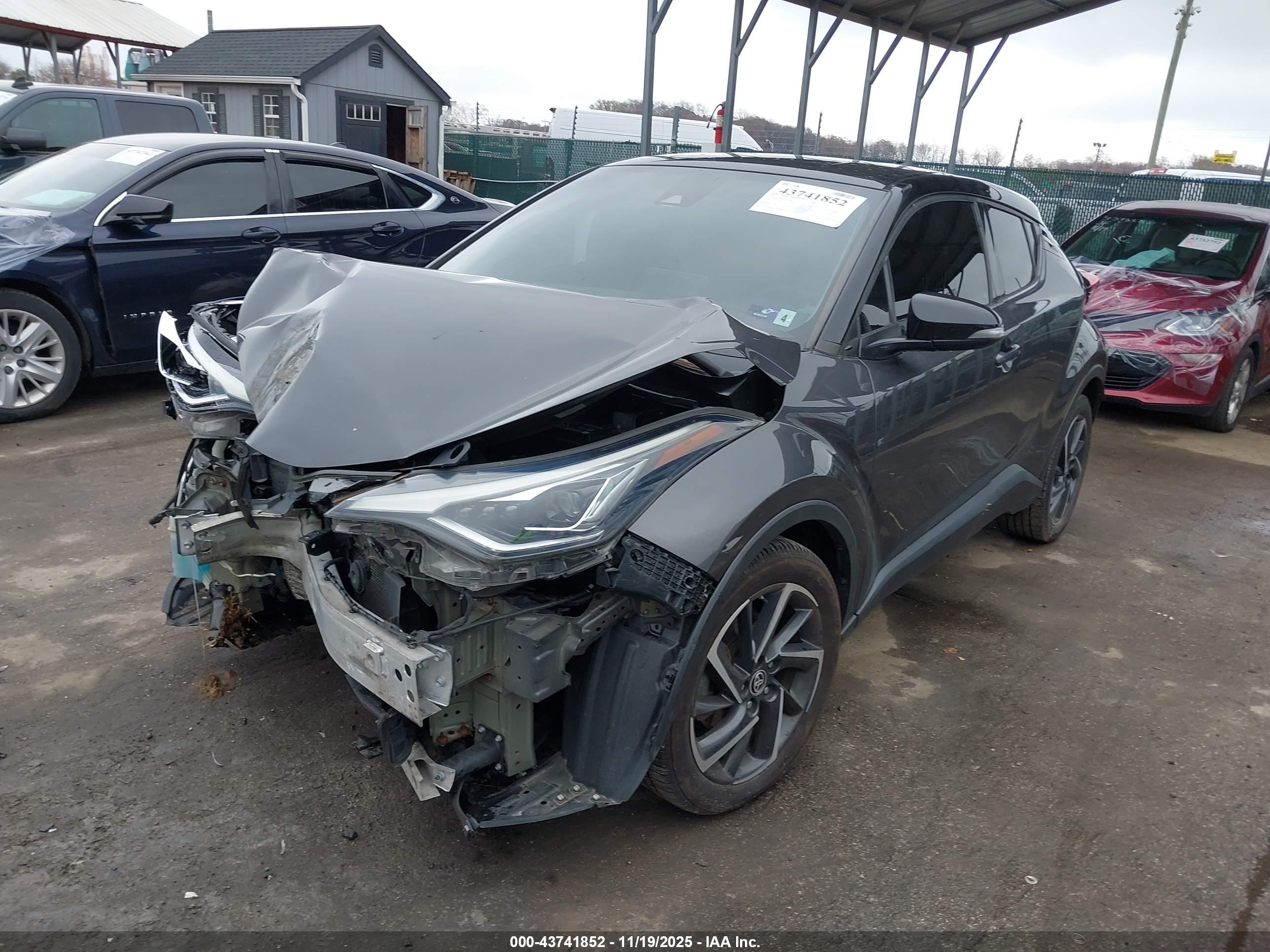 TOYOTA C-HR image 2
