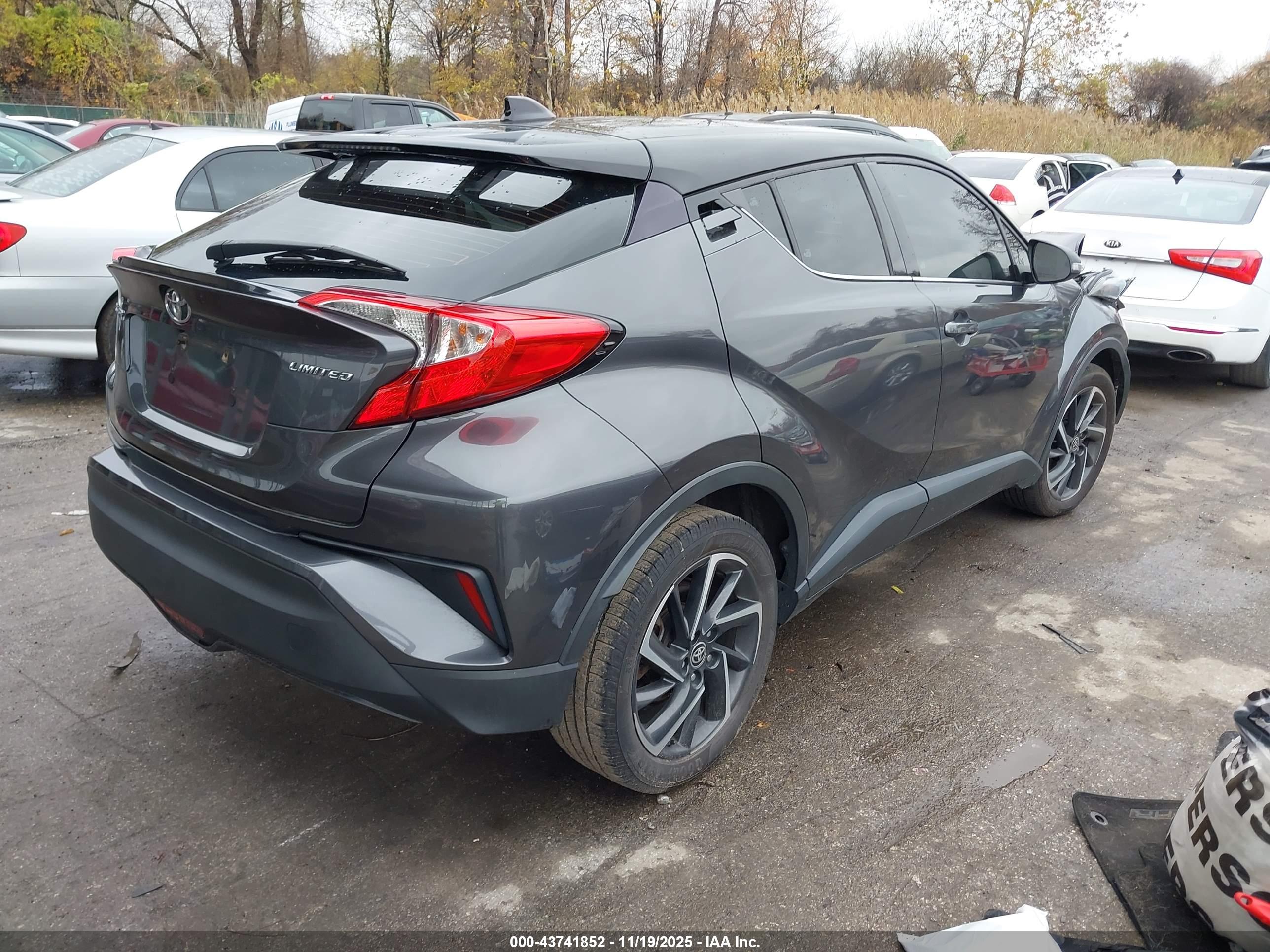 TOYOTA C-HR image 4