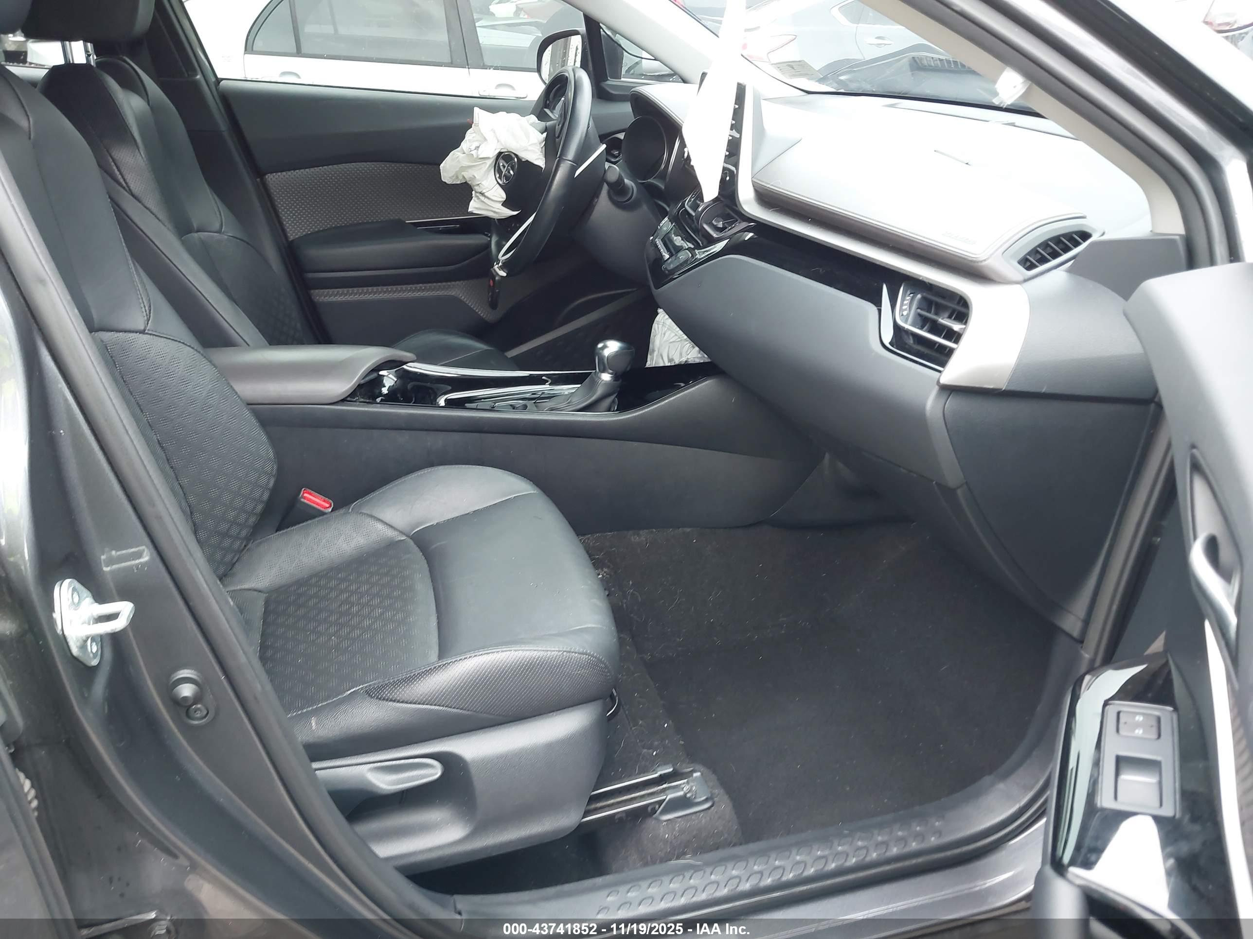 TOYOTA C-HR image 5