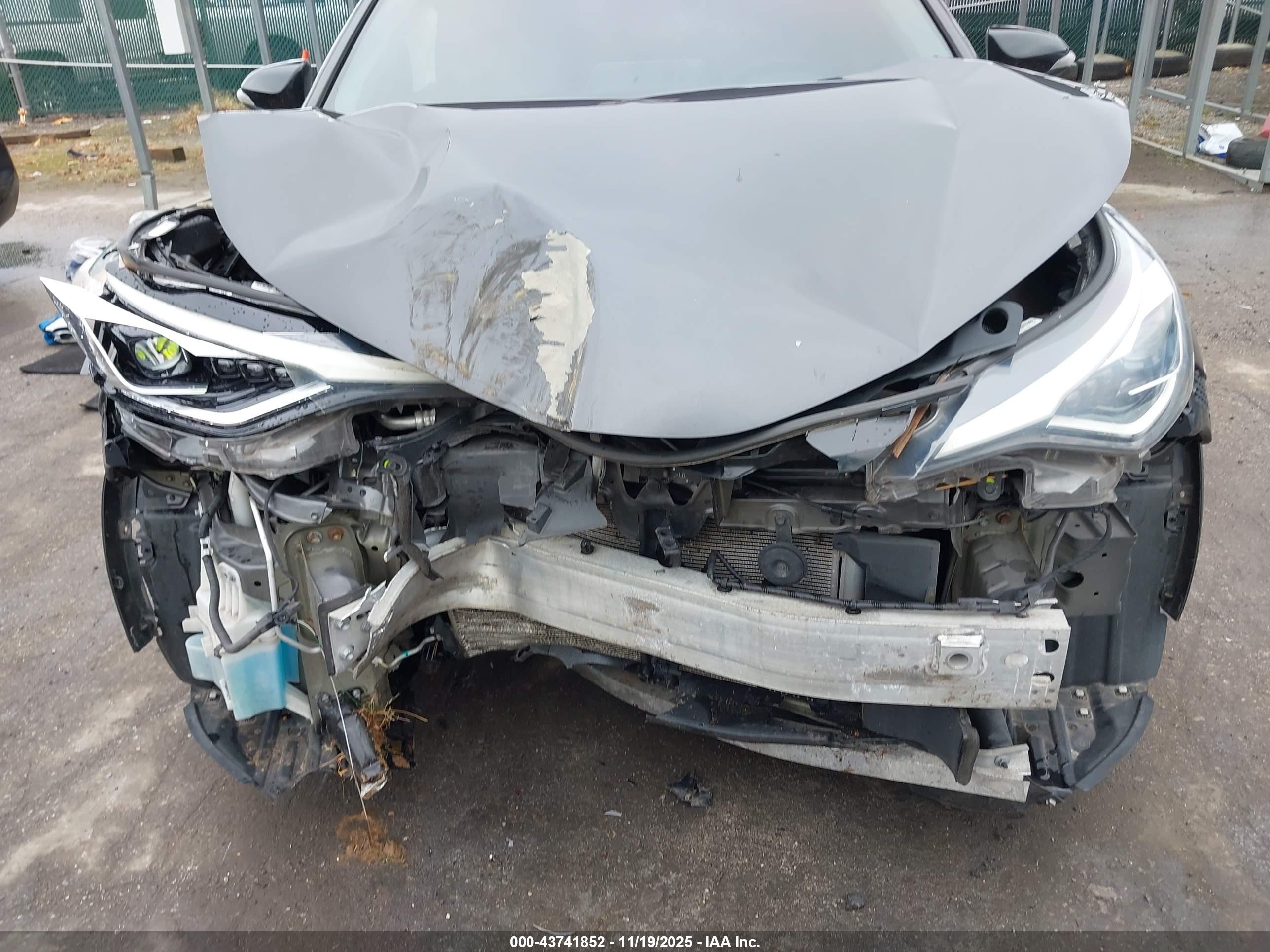 TOYOTA C-HR image 6
