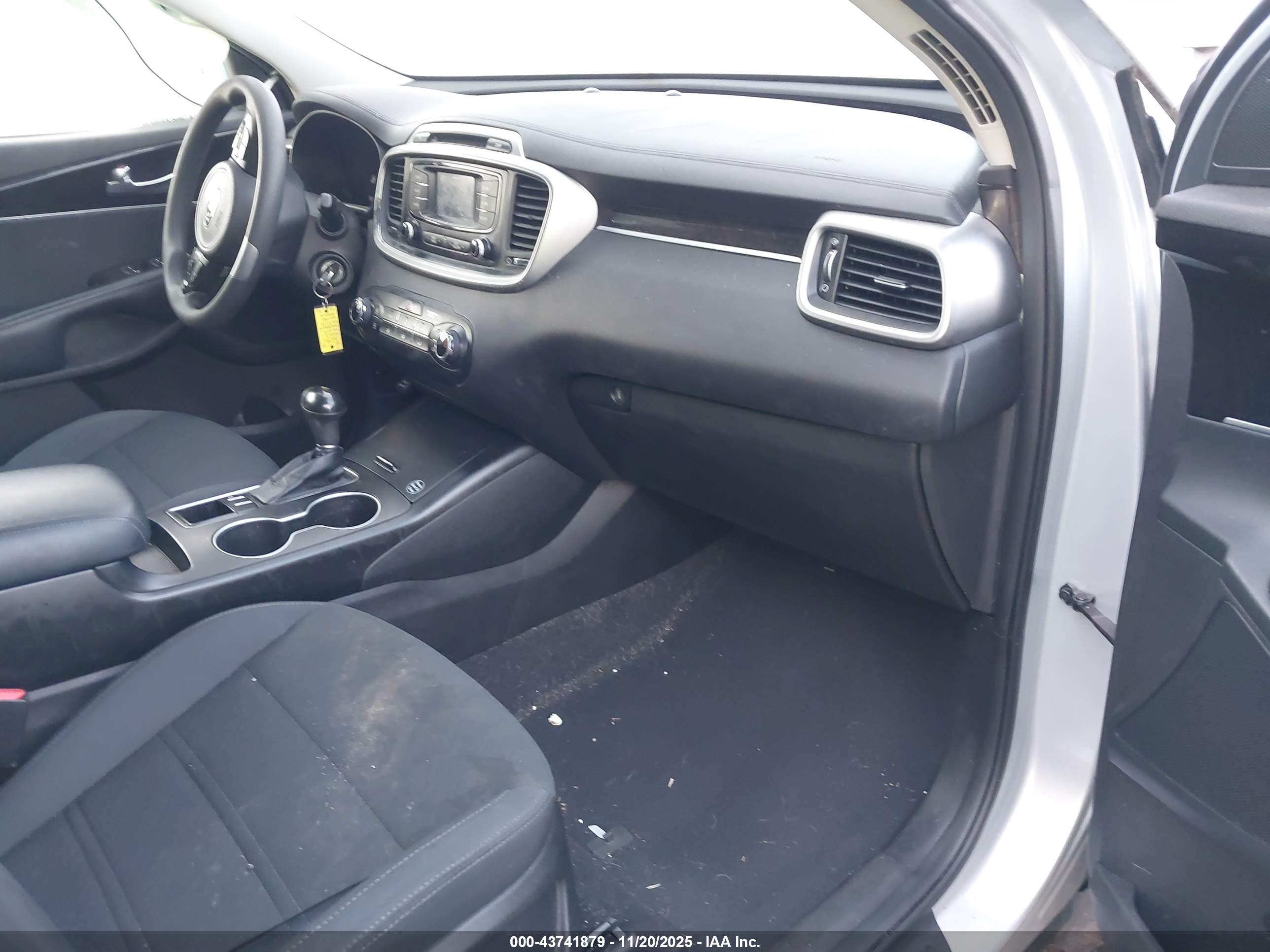 KIA SORENTO image 5