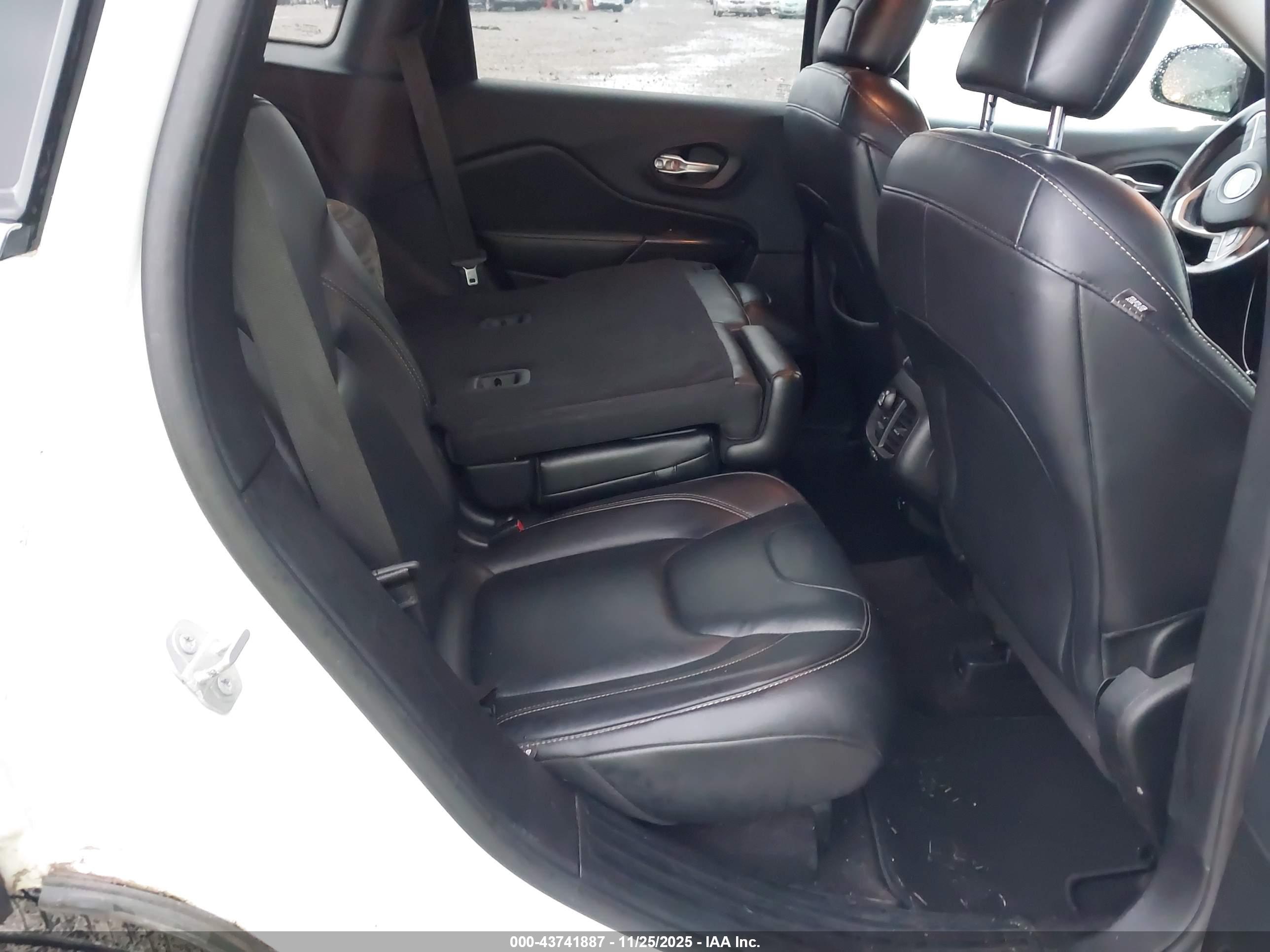 JEEP CHEROKEE image 8
