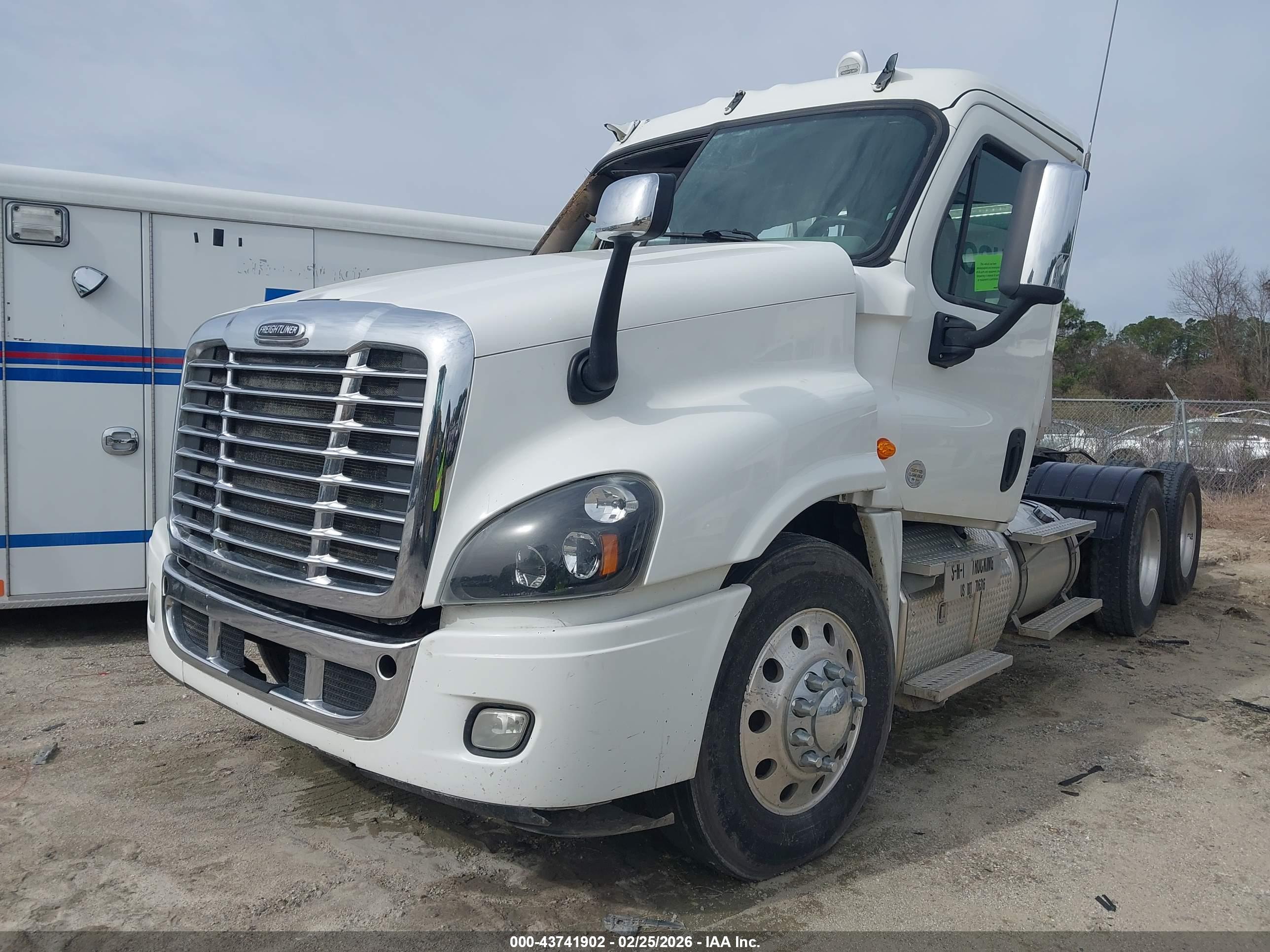 FREIGHTLINER CASCADIA image 2