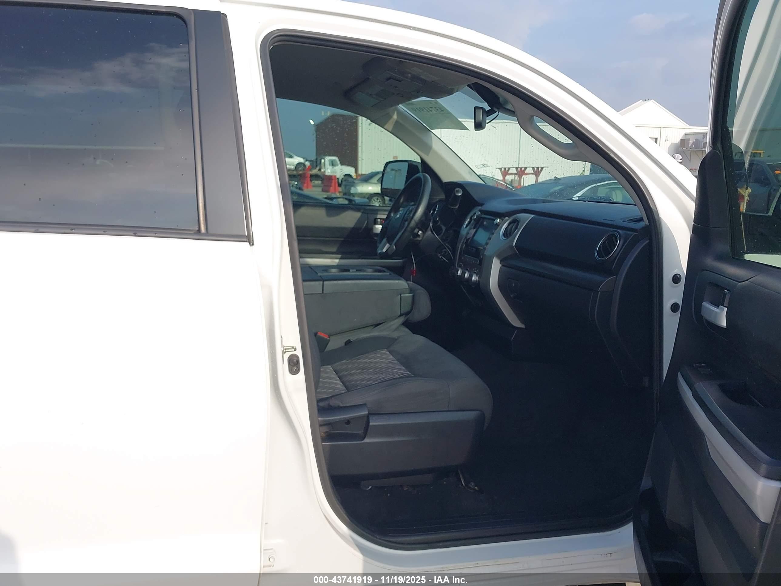 TOYOTA TUNDRA image 5