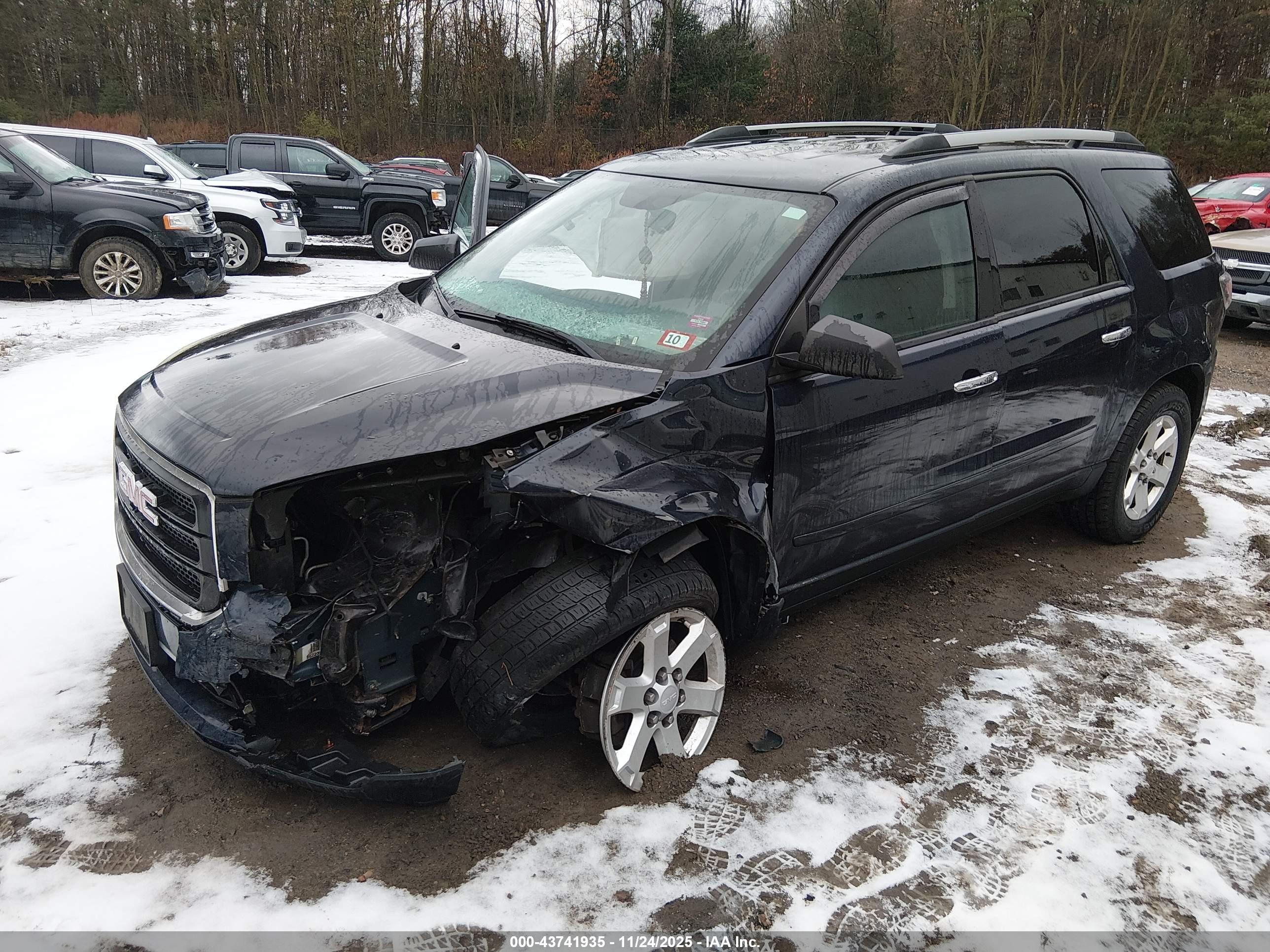 GMC ACADIA image 2