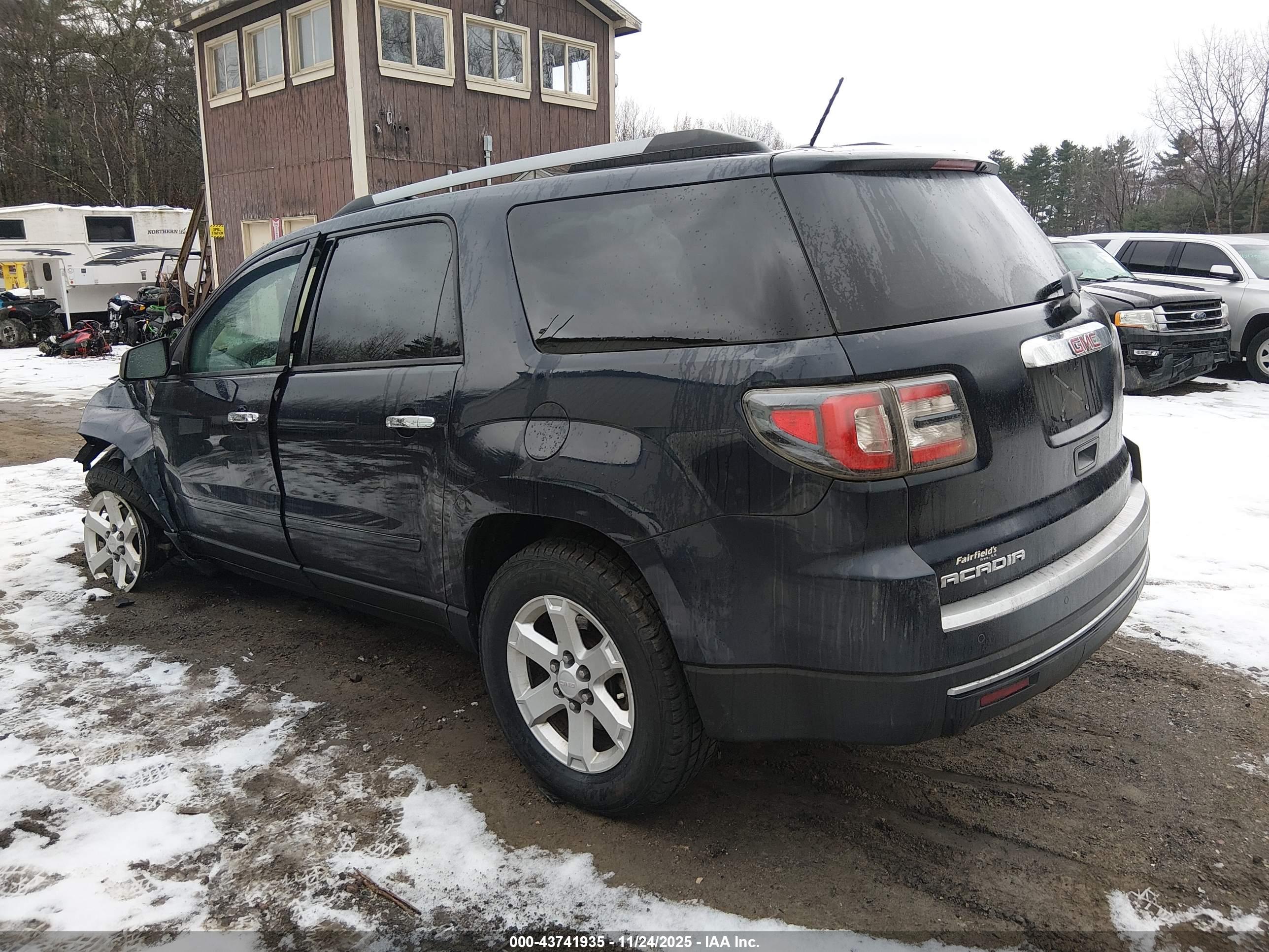 GMC ACADIA image 3