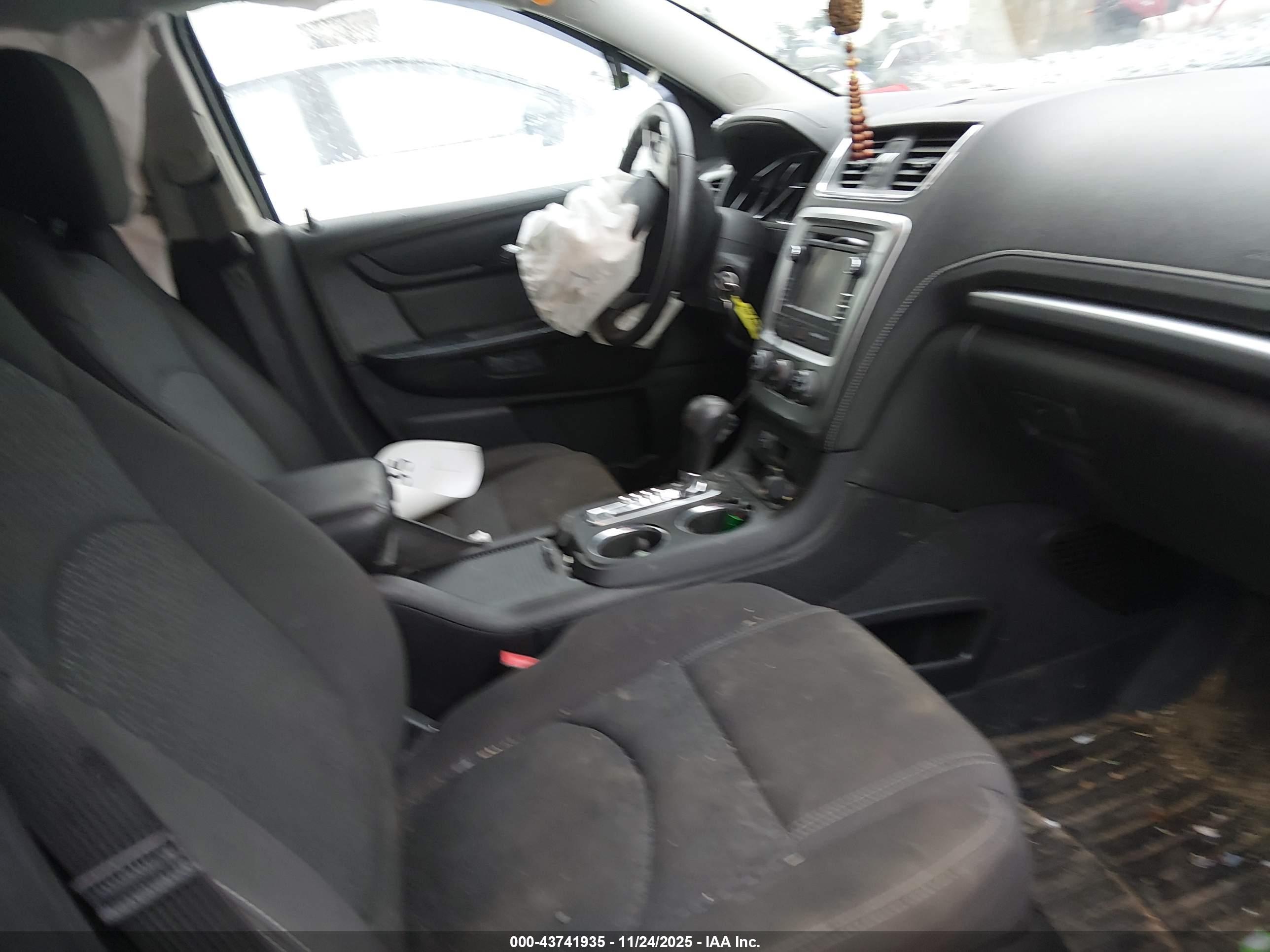 GMC ACADIA image 5