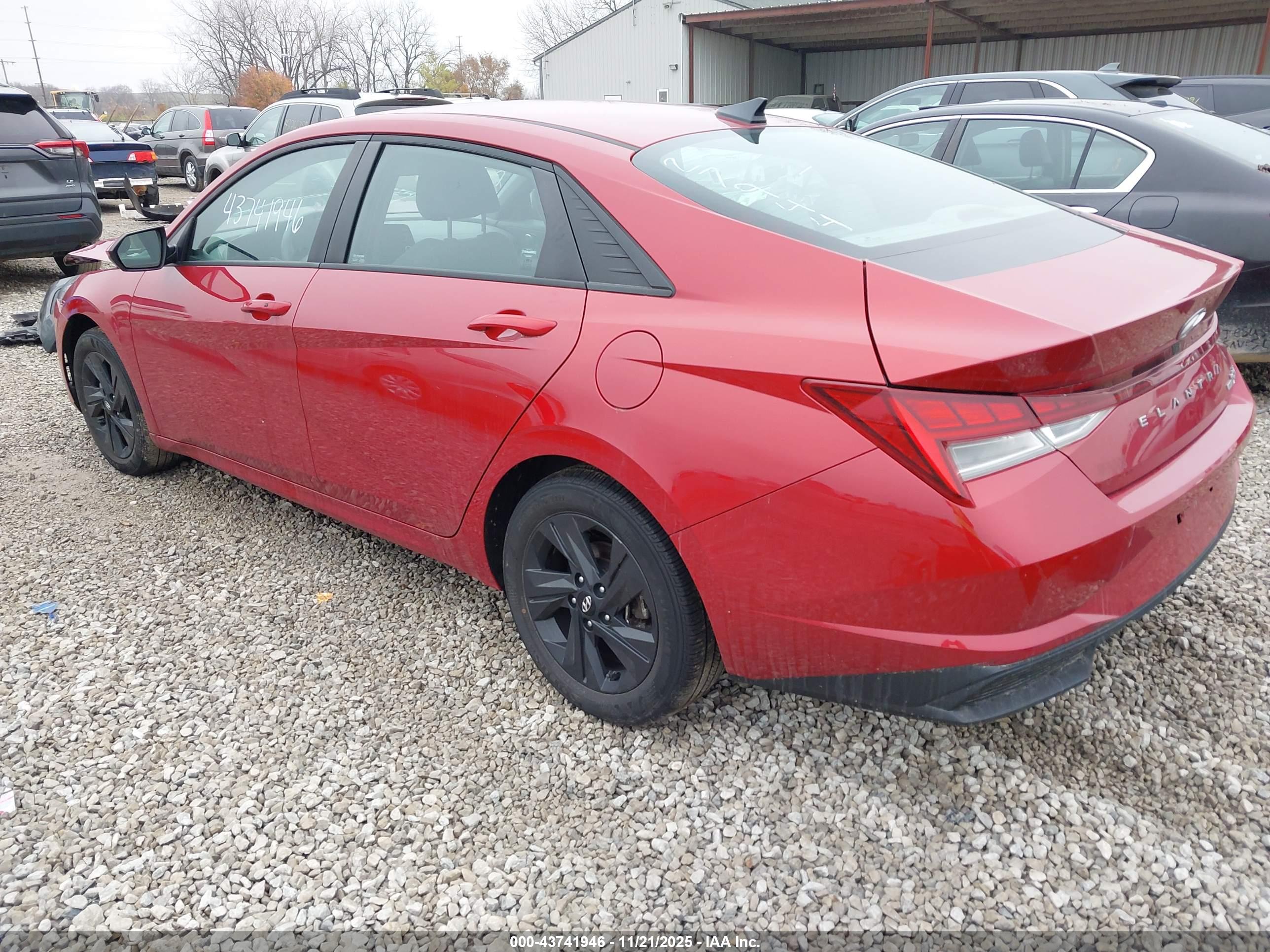 HYUNDAI ELANTRA image 3