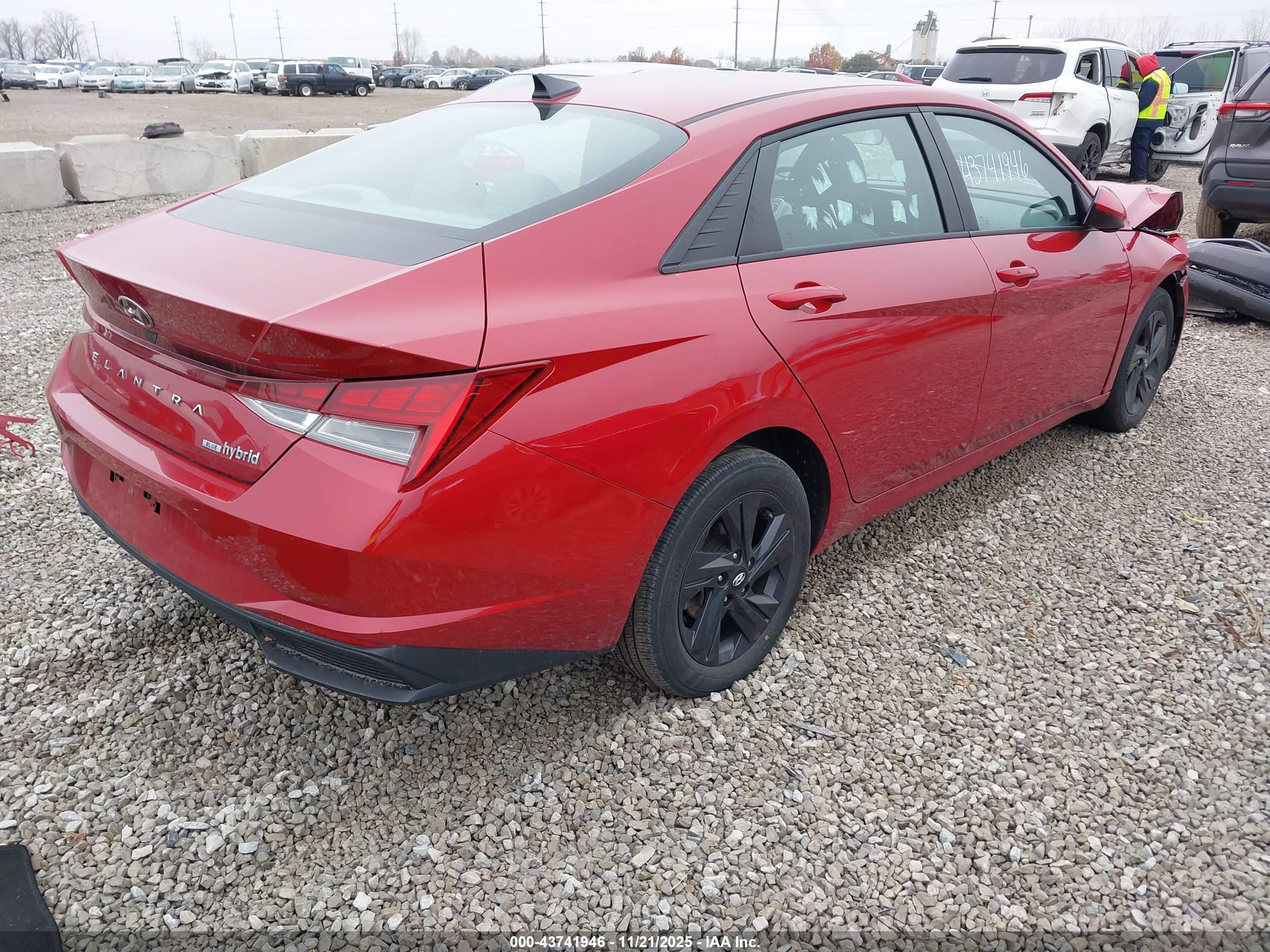 HYUNDAI ELANTRA image 4