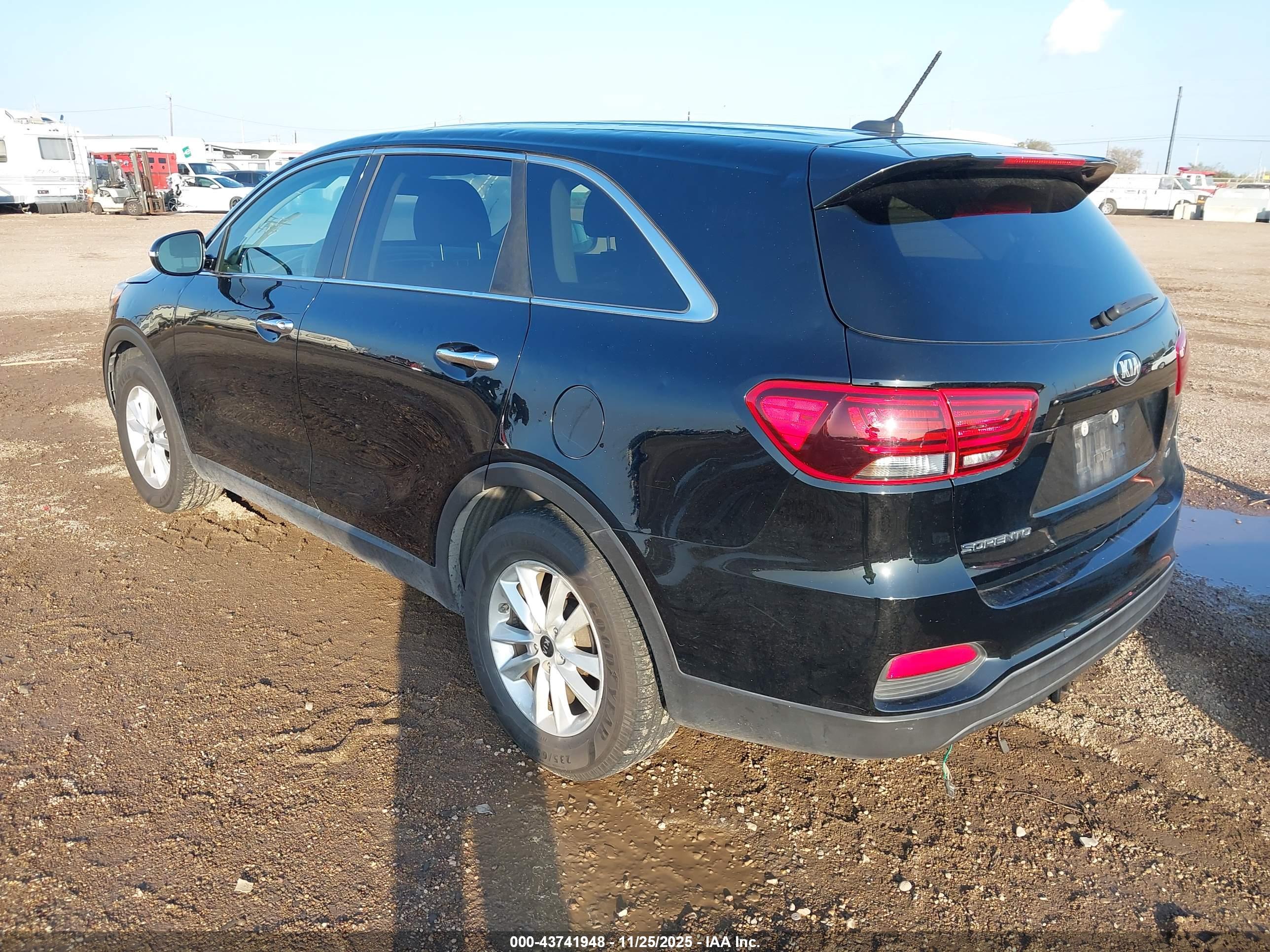 KIA SORENTO image 3