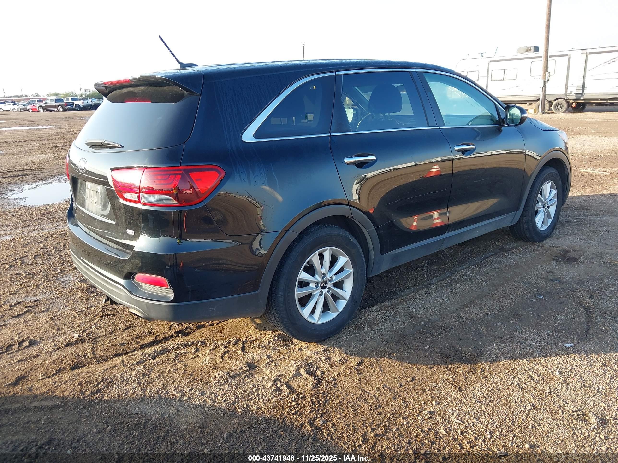KIA SORENTO image 4