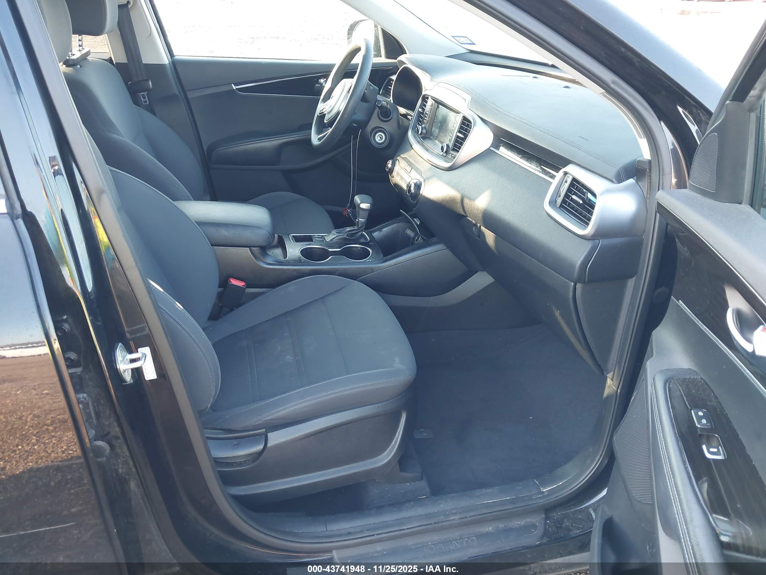 KIA SORENTO image 5