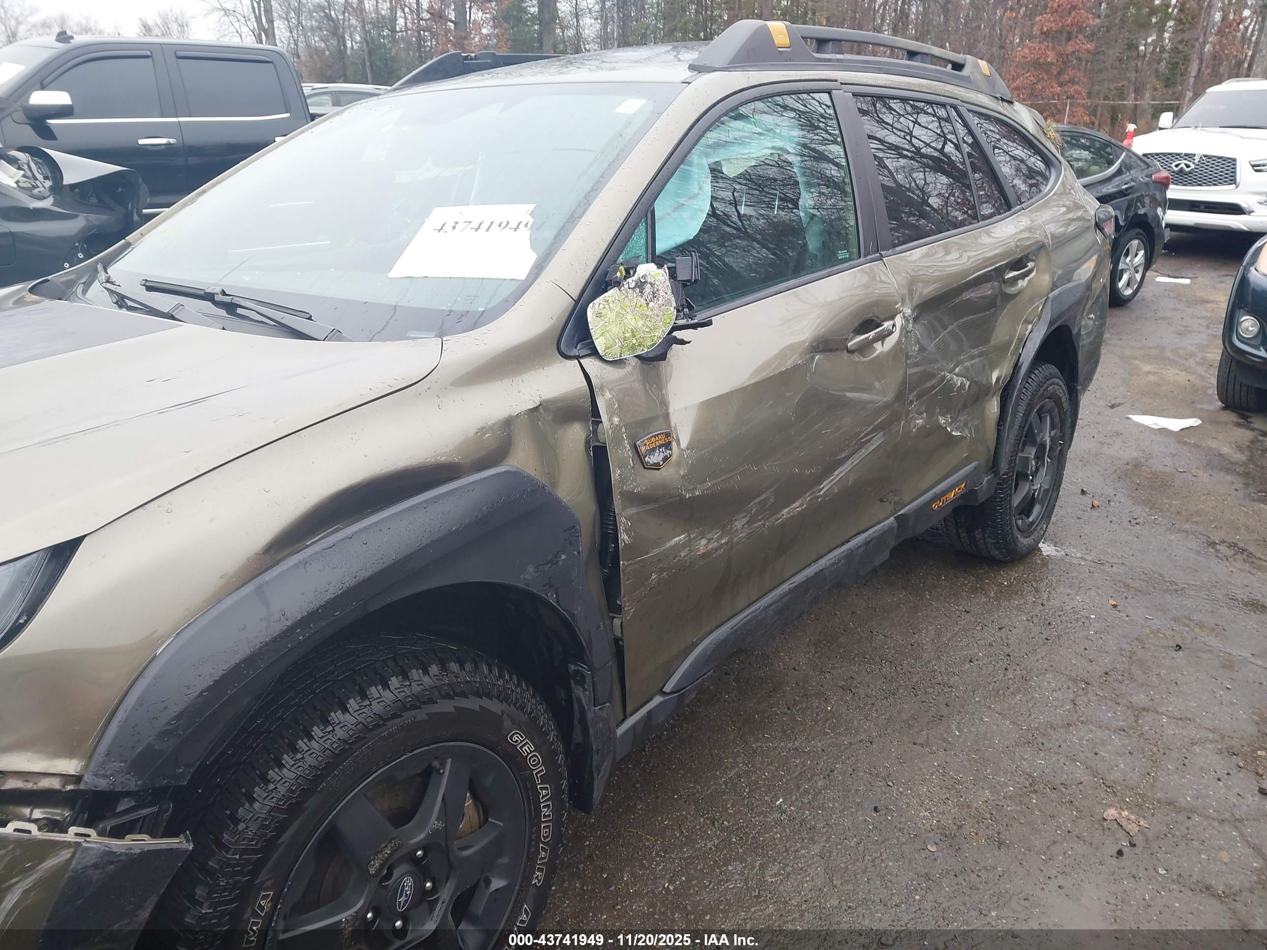 SUBARU OUTBACK image 6