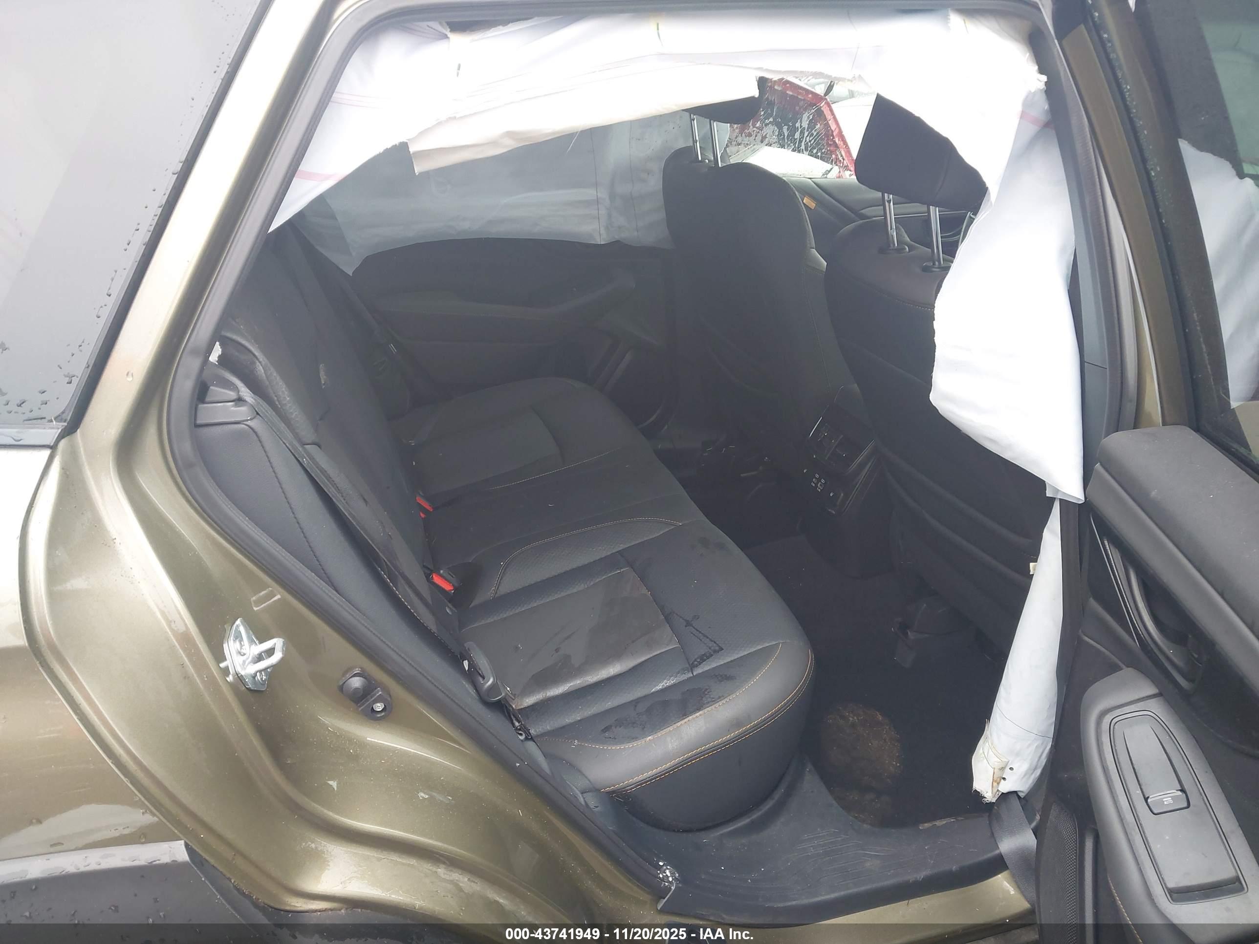SUBARU OUTBACK image 8