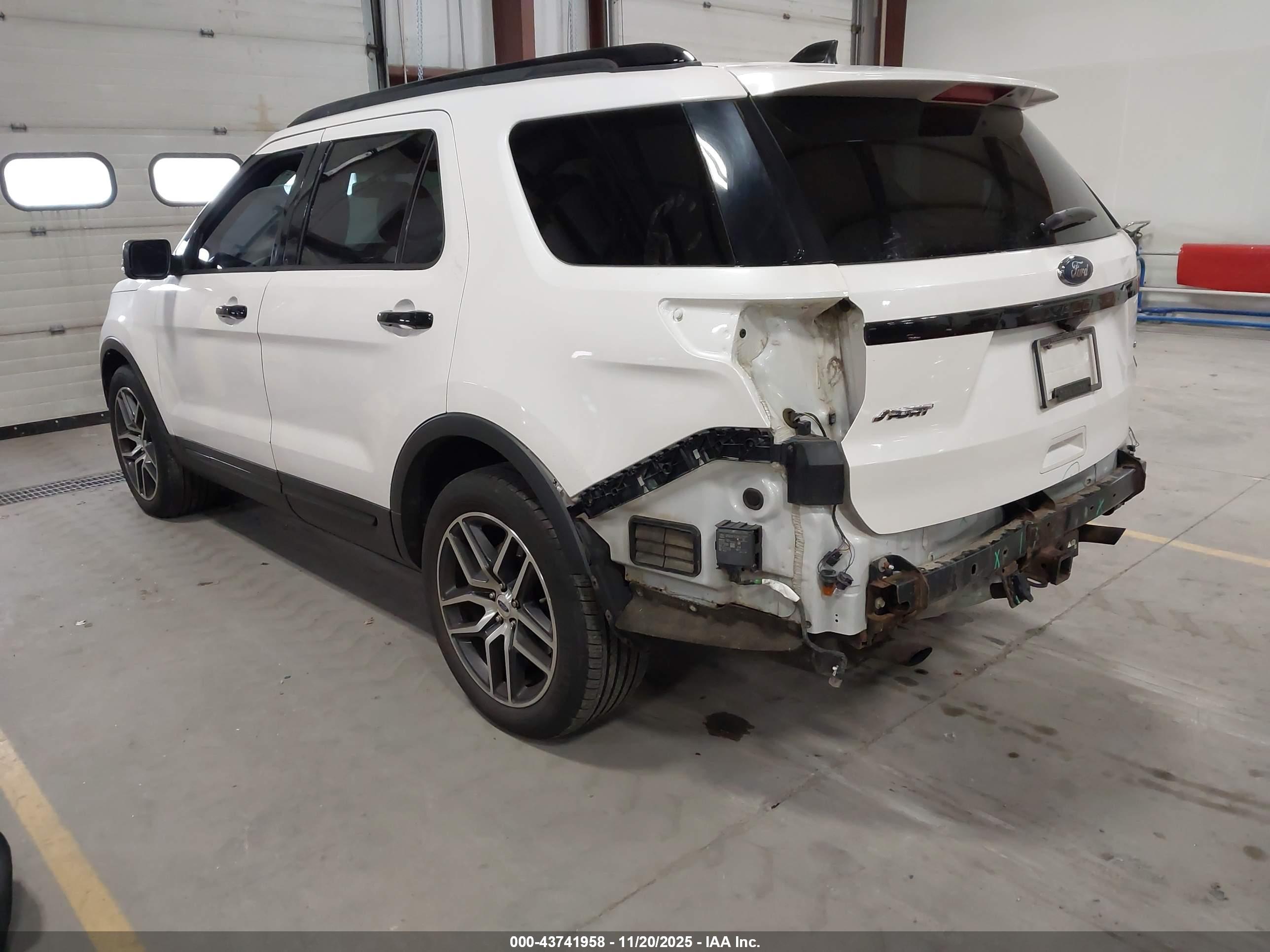 FORD EXPLORER image 3