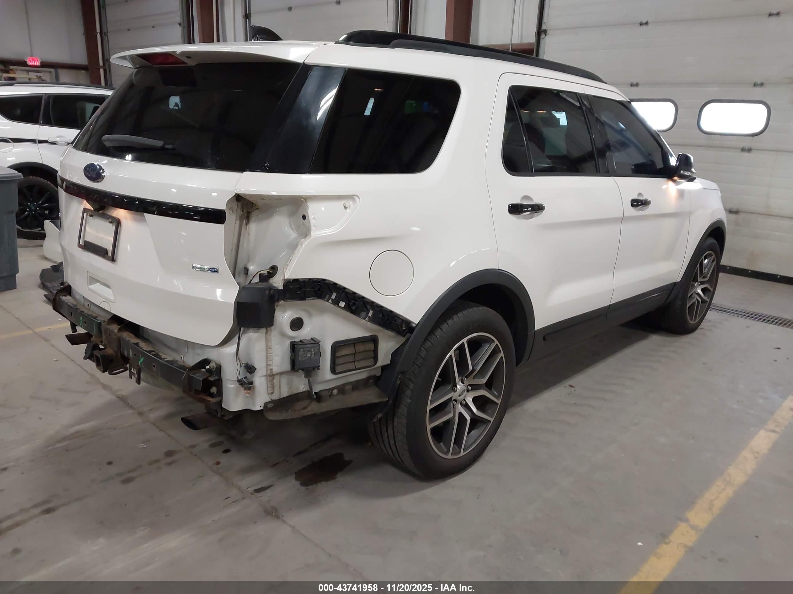 FORD EXPLORER image 4
