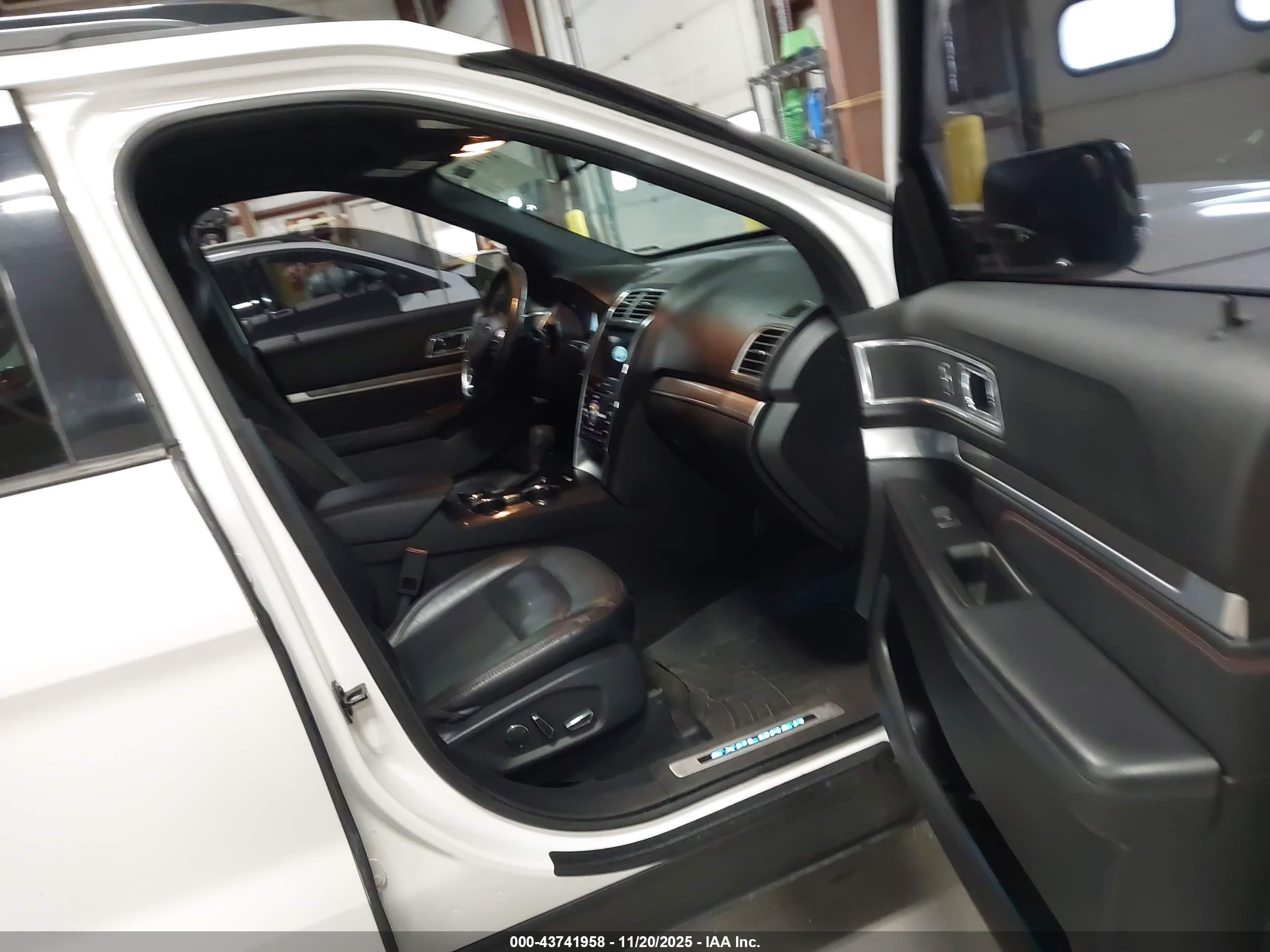 FORD EXPLORER image 5