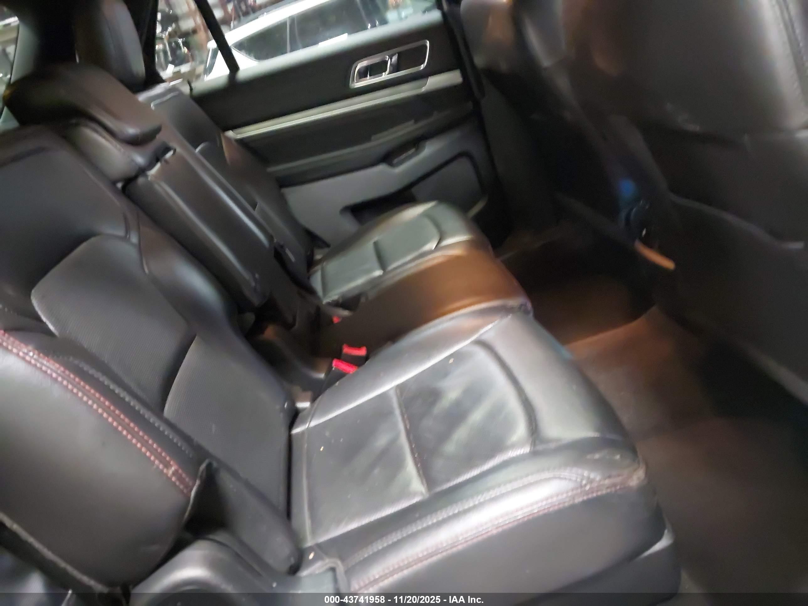 FORD EXPLORER image 8