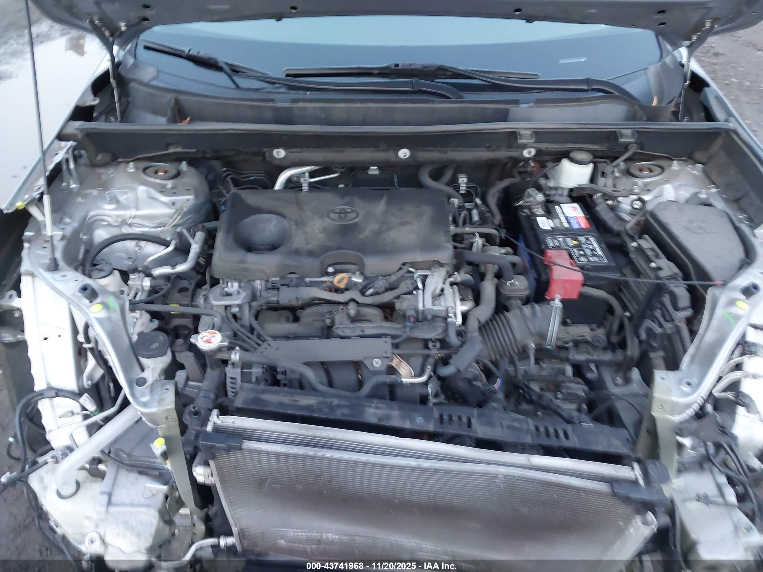 TOYOTA RAV4 image 10