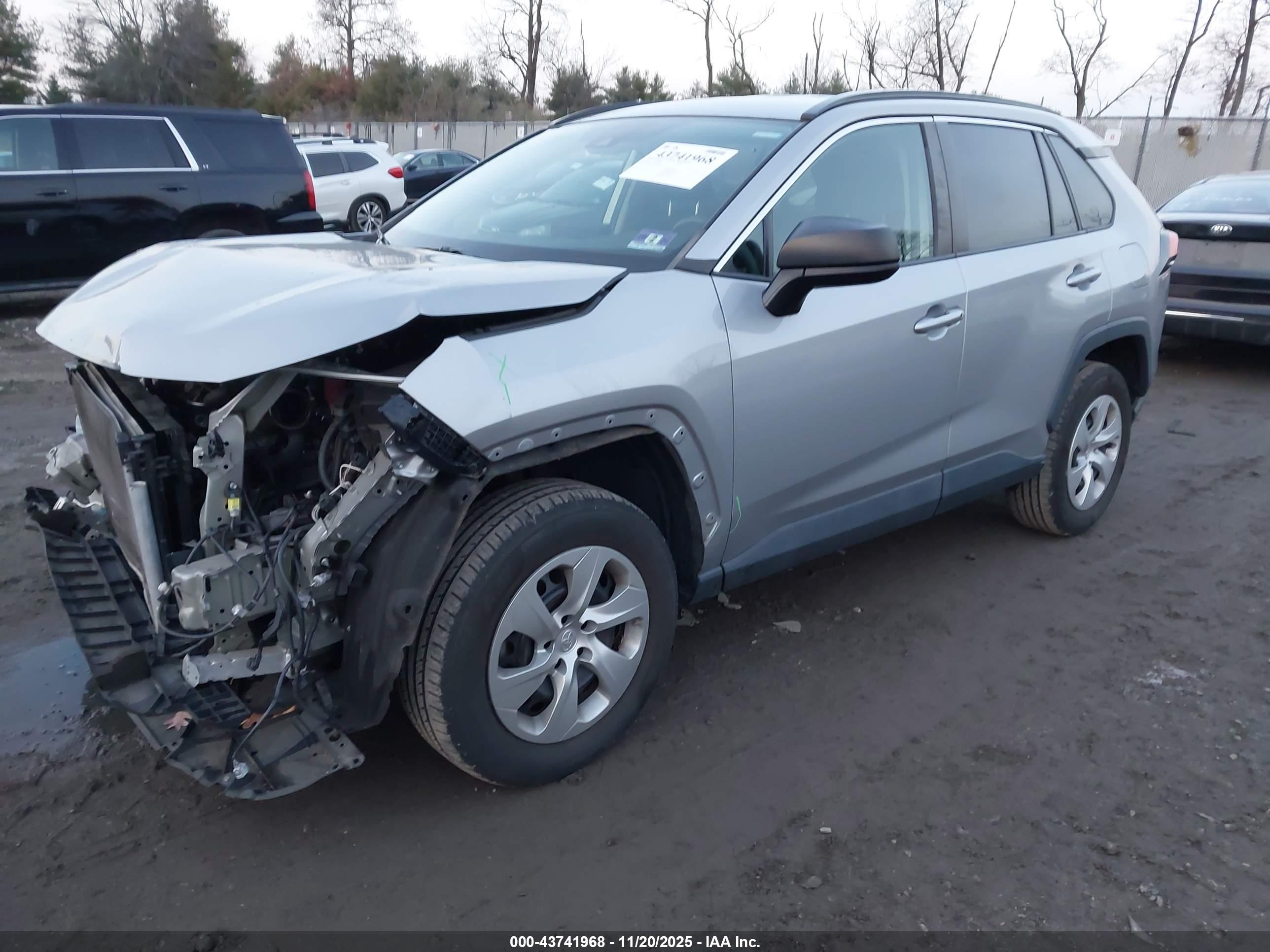 TOYOTA RAV4 image 2