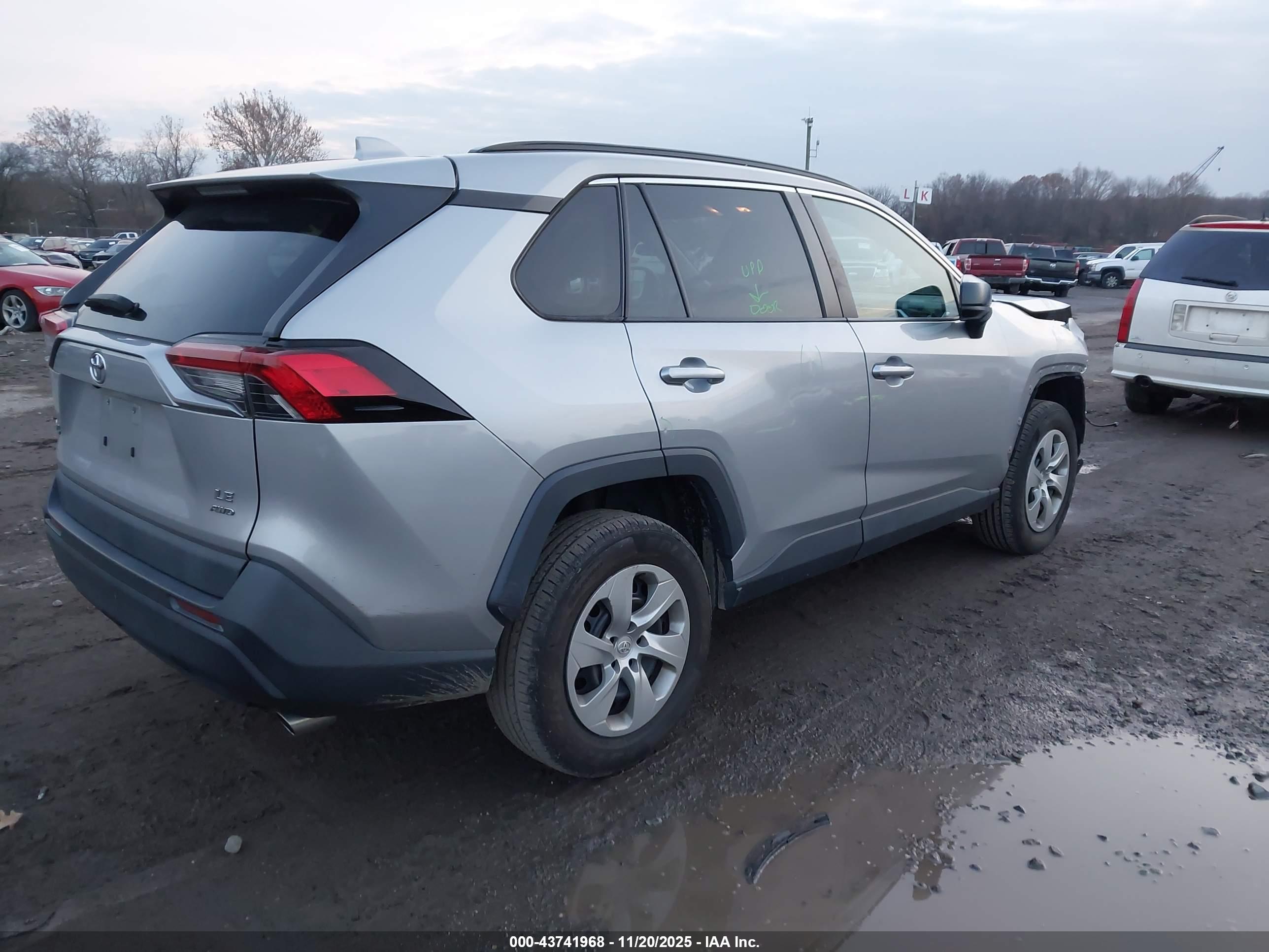 TOYOTA RAV4 image 4